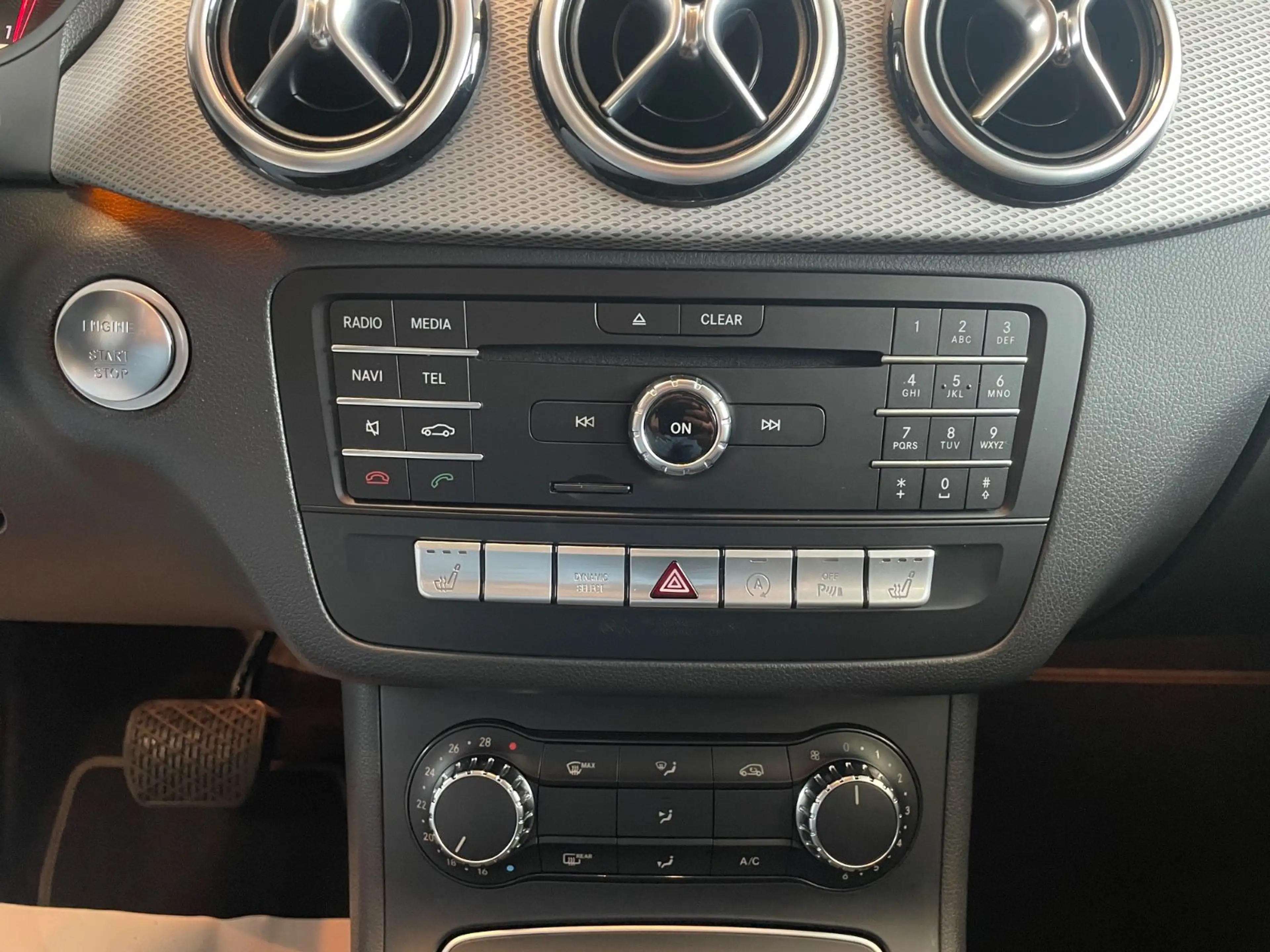 Mercedes-Benz B 220 4M Edition B Navi*Kamera*7G-DCT*LED* — photo 15
