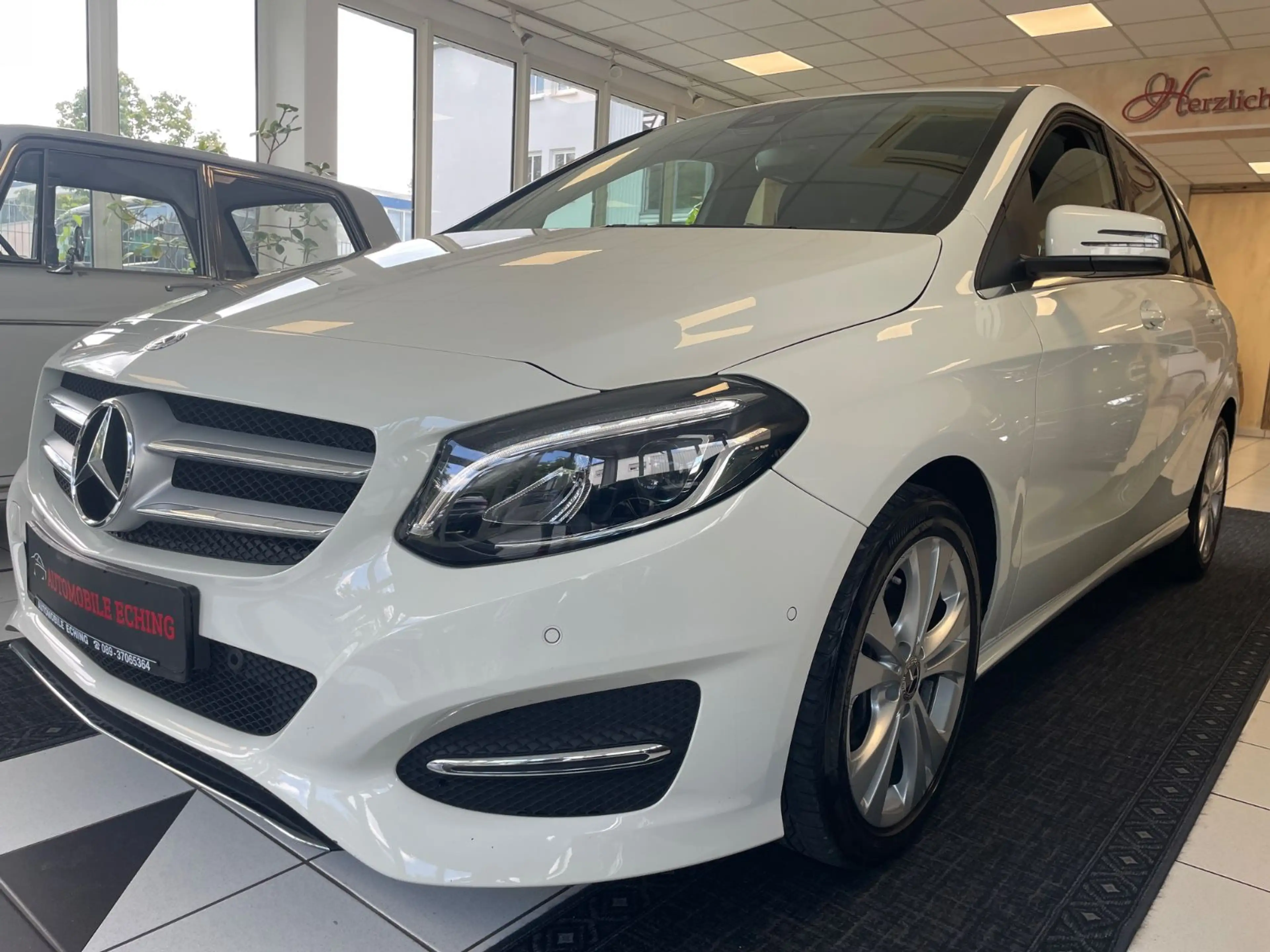 Mercedes-Benz B 220 4M Edition B Navi*Kamera*7G-DCT*LED* — photo 9