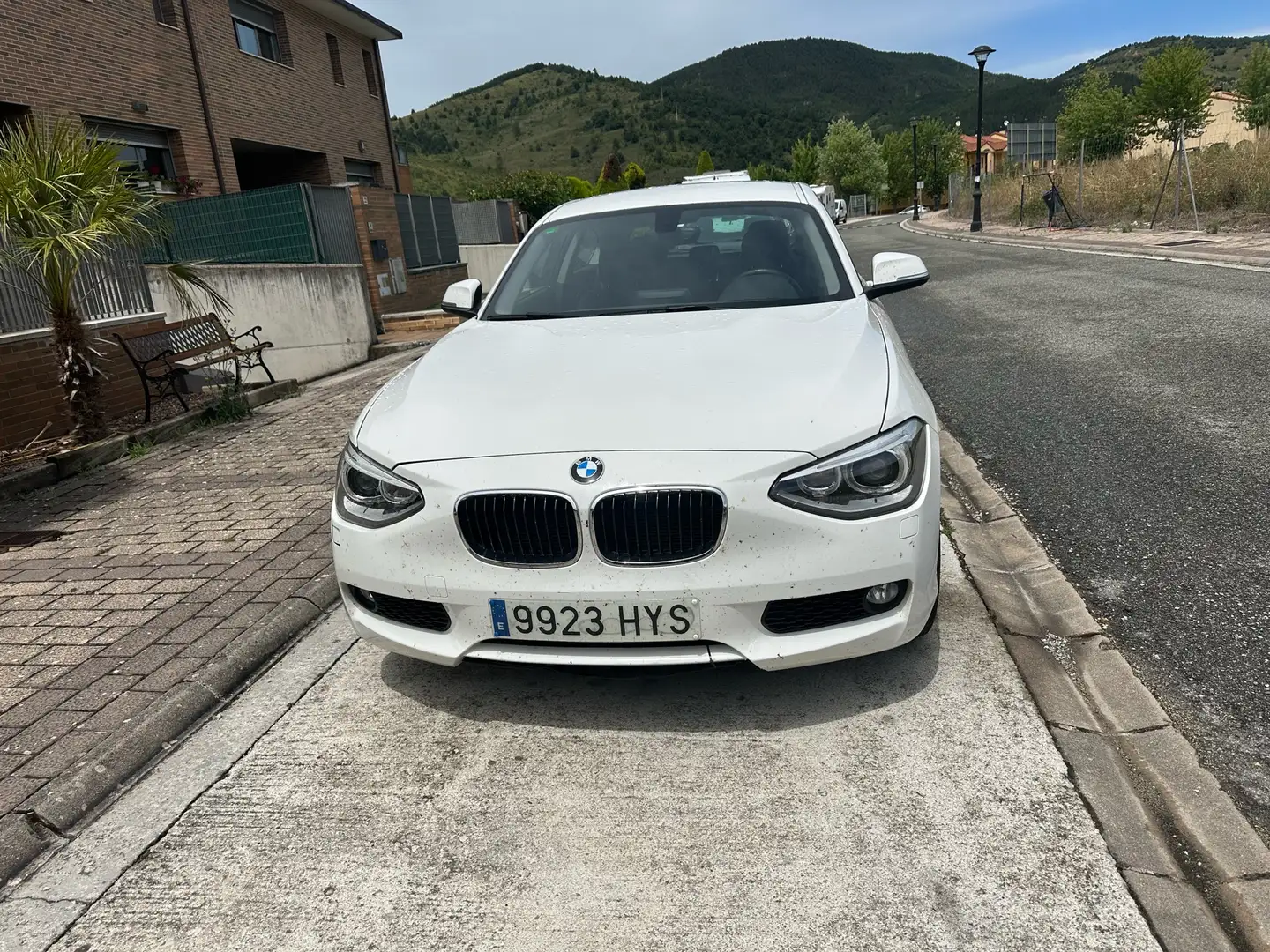 BMW 118 118d Essential Edition - 1