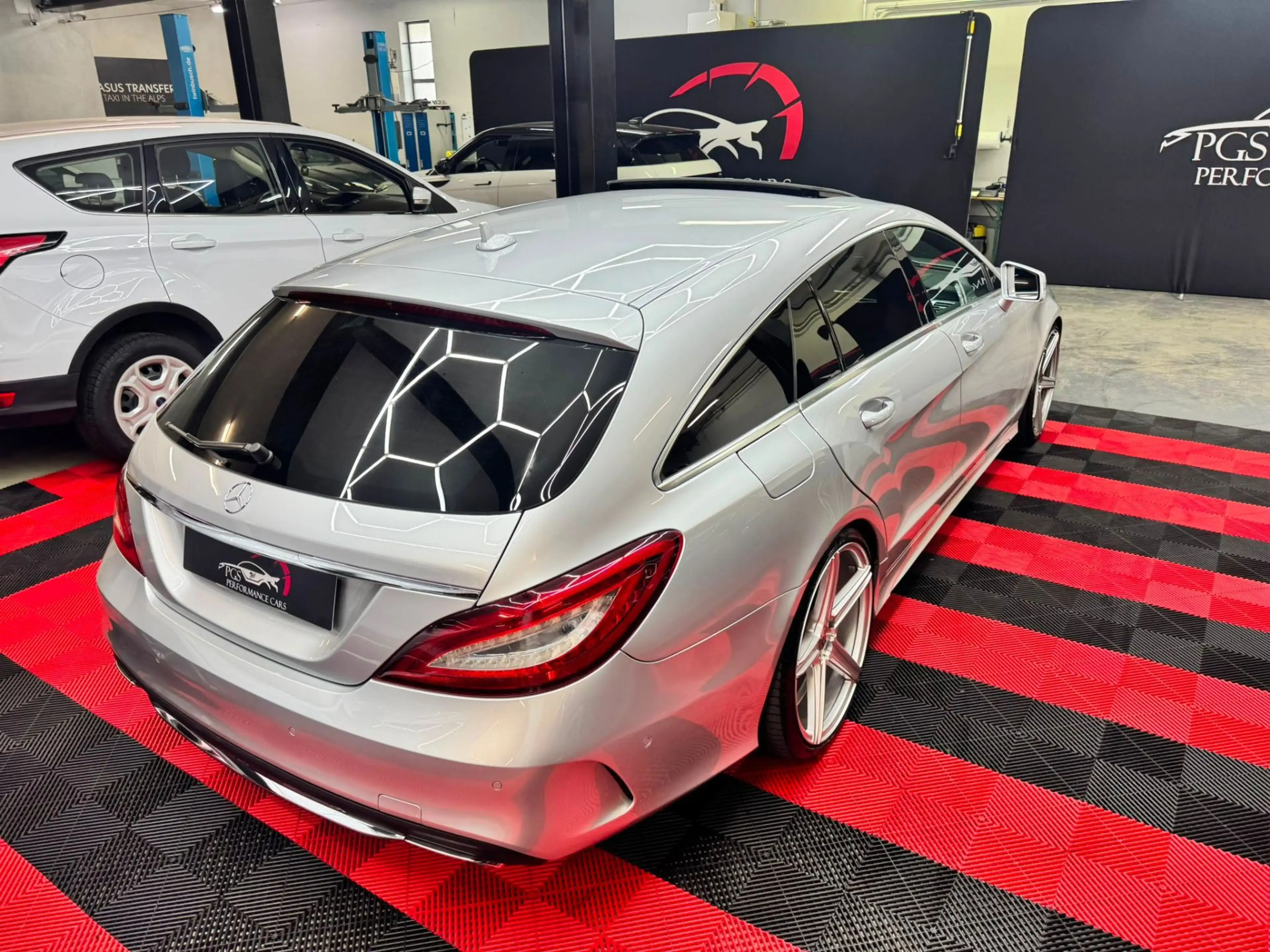 Mercedes-Benz CLS 350 BlueTEC 4MATIC Shooting Brake Aut. — photo 5