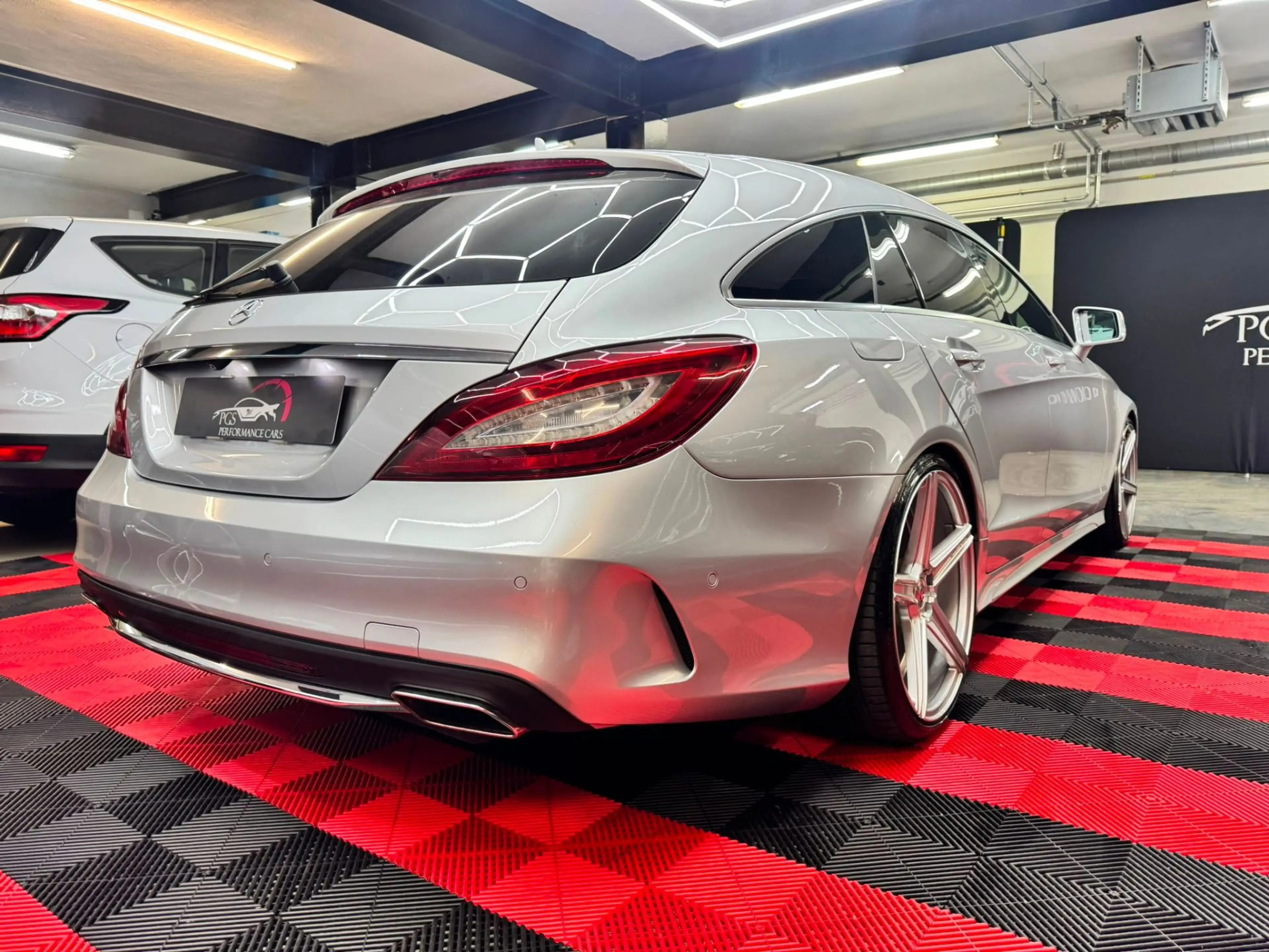 Mercedes-Benz CLS 350 BlueTEC 4MATIC Shooting Brake Aut. — photo 4