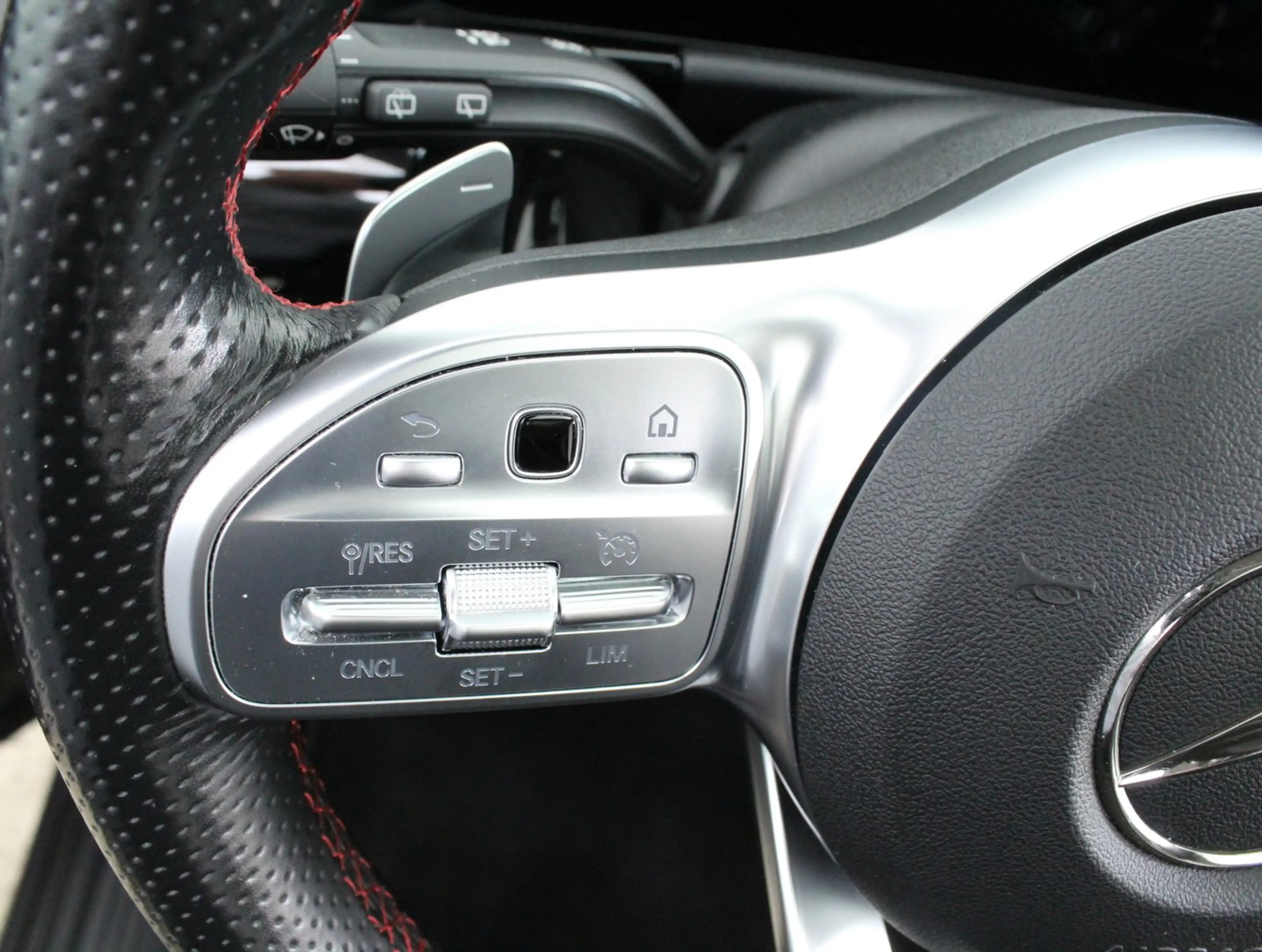 Mercedes-Benz GLA 200 GLA 200 d — photo 8