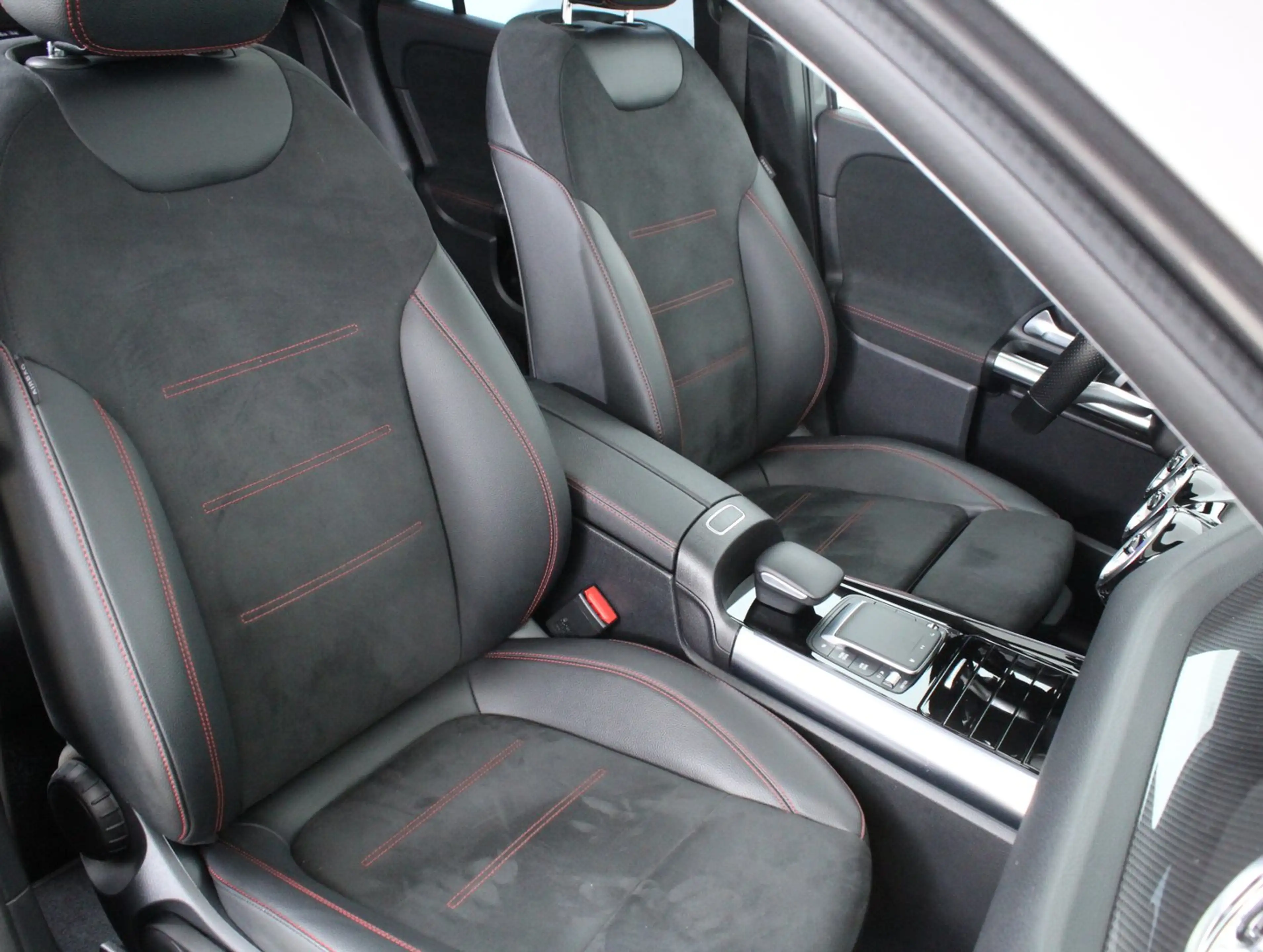 Mercedes-Benz GLA 200 GLA 200 d — photo 12