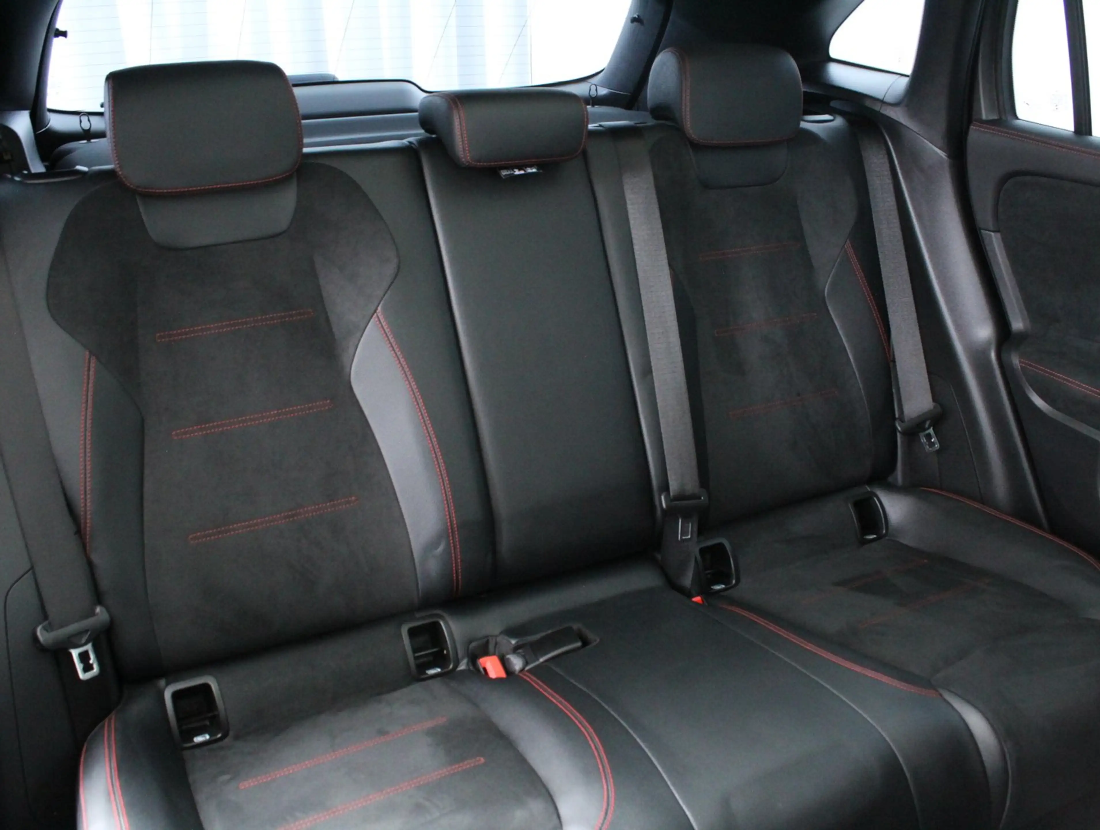 Mercedes-Benz GLA 200 GLA 200 d — photo 11