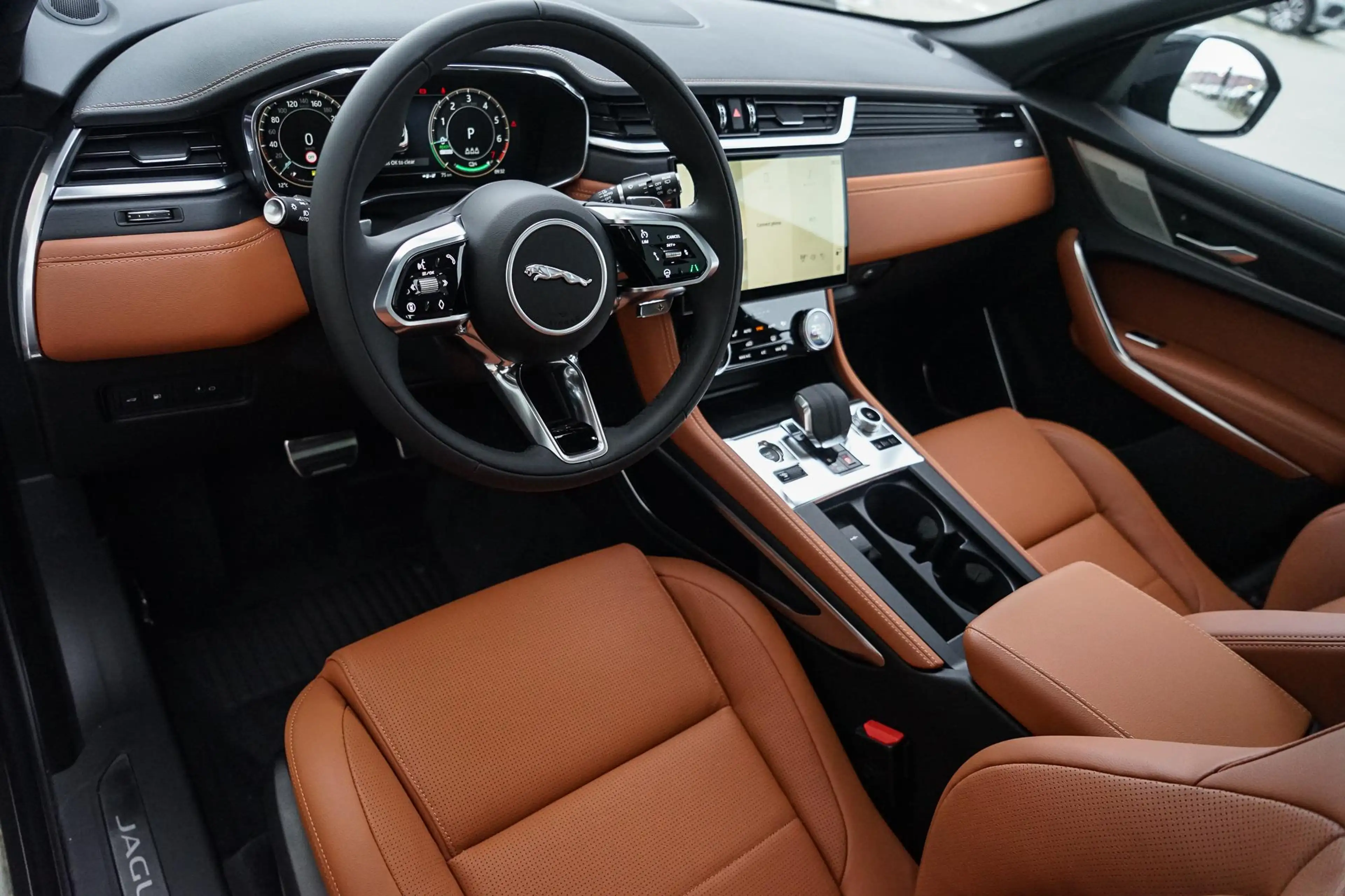Jaguar F-Pace P400e R-Dynamic SE | Meridian Audio | Panoramisch — photo 9