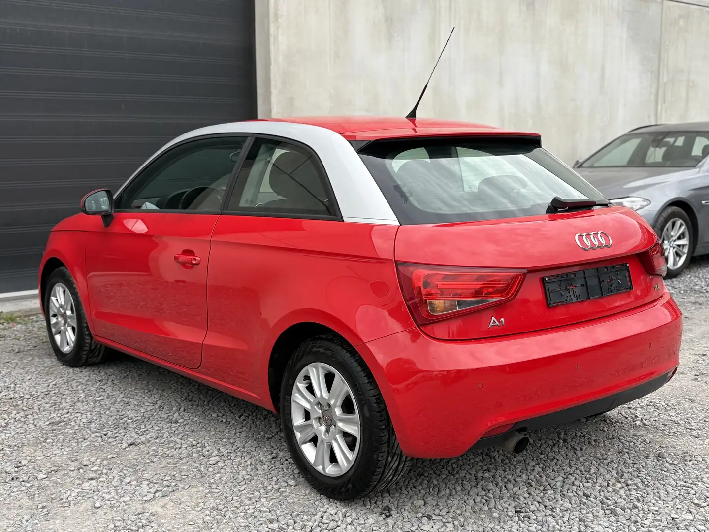 Audi A1 1.6 TDi Attraction nvle embrayage Airco jantes - 1