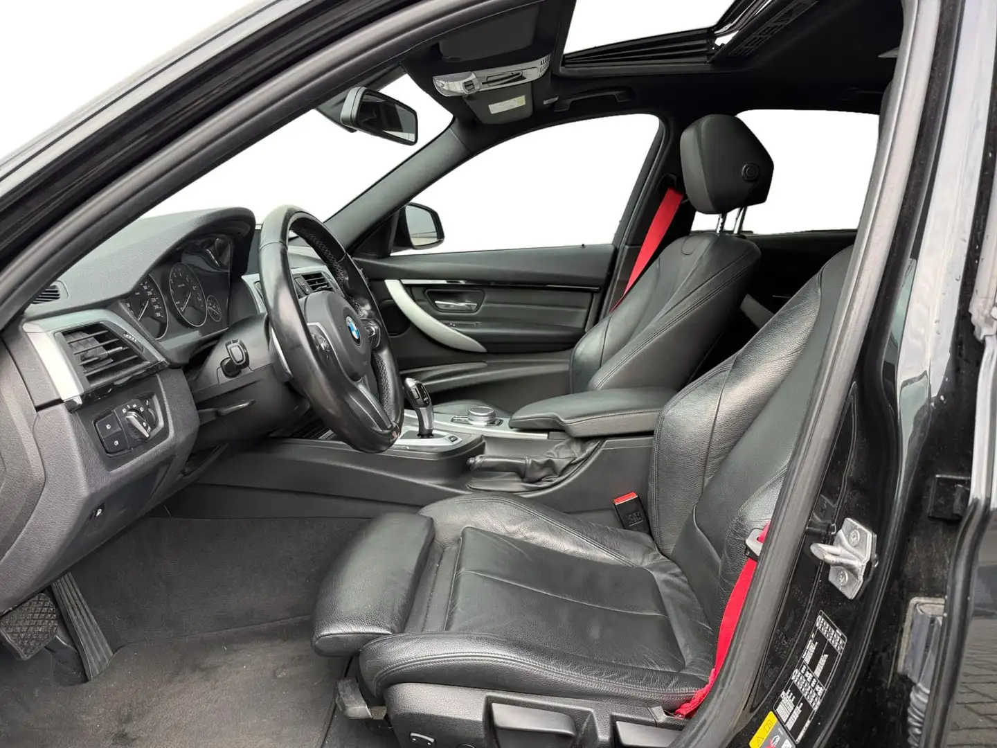 BMW 330 3-serie 330e | 3x M Sport | Pano | Leder Zwart - 2