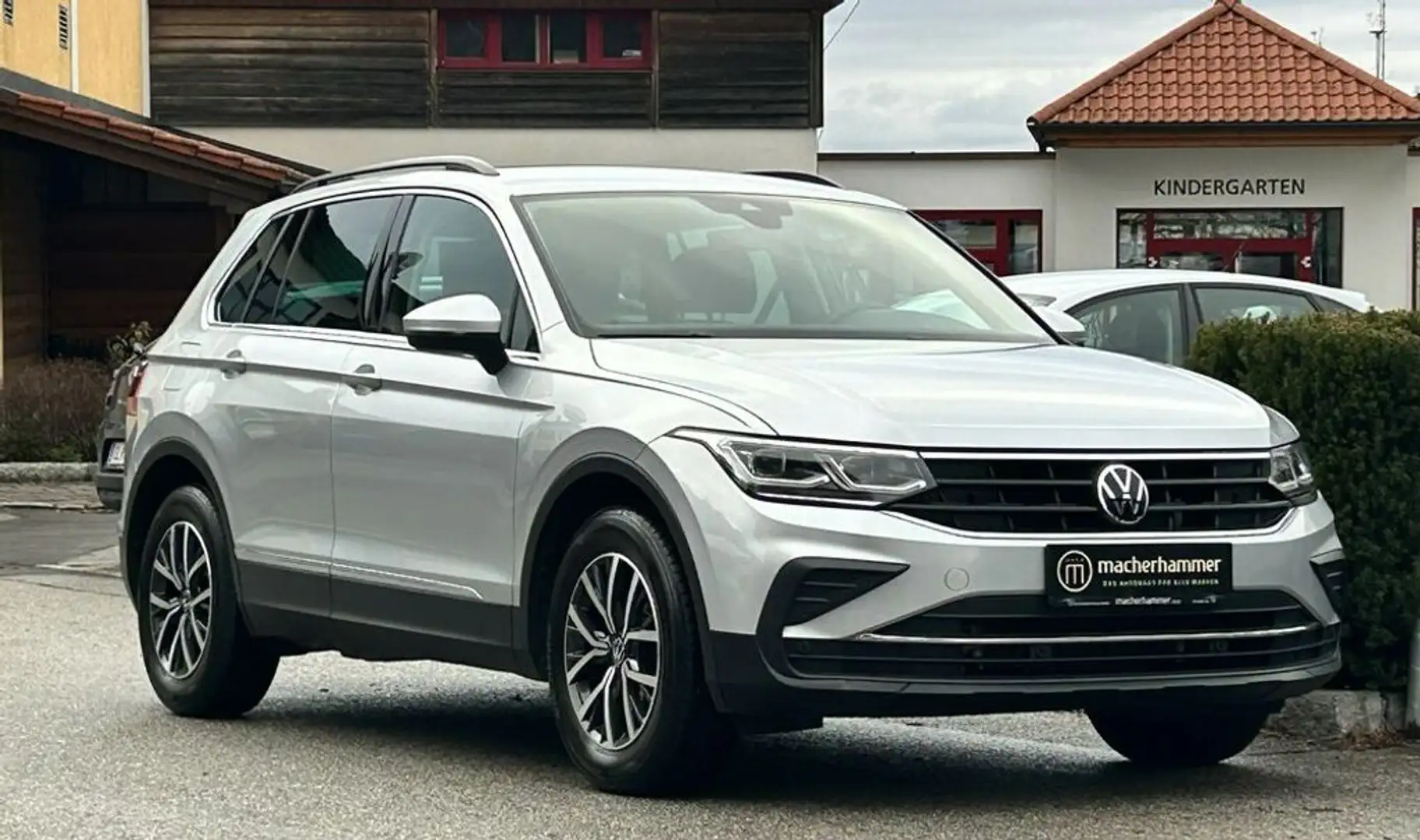 Volkswagen Tiguan Life *MATRIX-LED*MASSAGE*KEYLESS*ACC*AHK* Silber - 2
