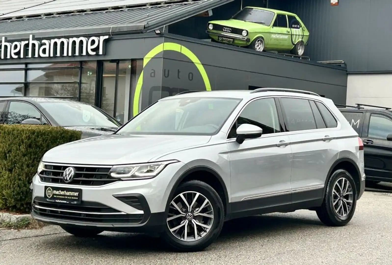 Volkswagen Tiguan Life *MATRIX-LED*MASSAGE*KEYLESS*ACC*AHK* Silber - 1