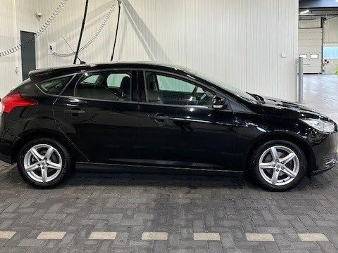 Ford Focus 1.0/trekhaak/android scherm/apple carplay/airco Zwart - 2