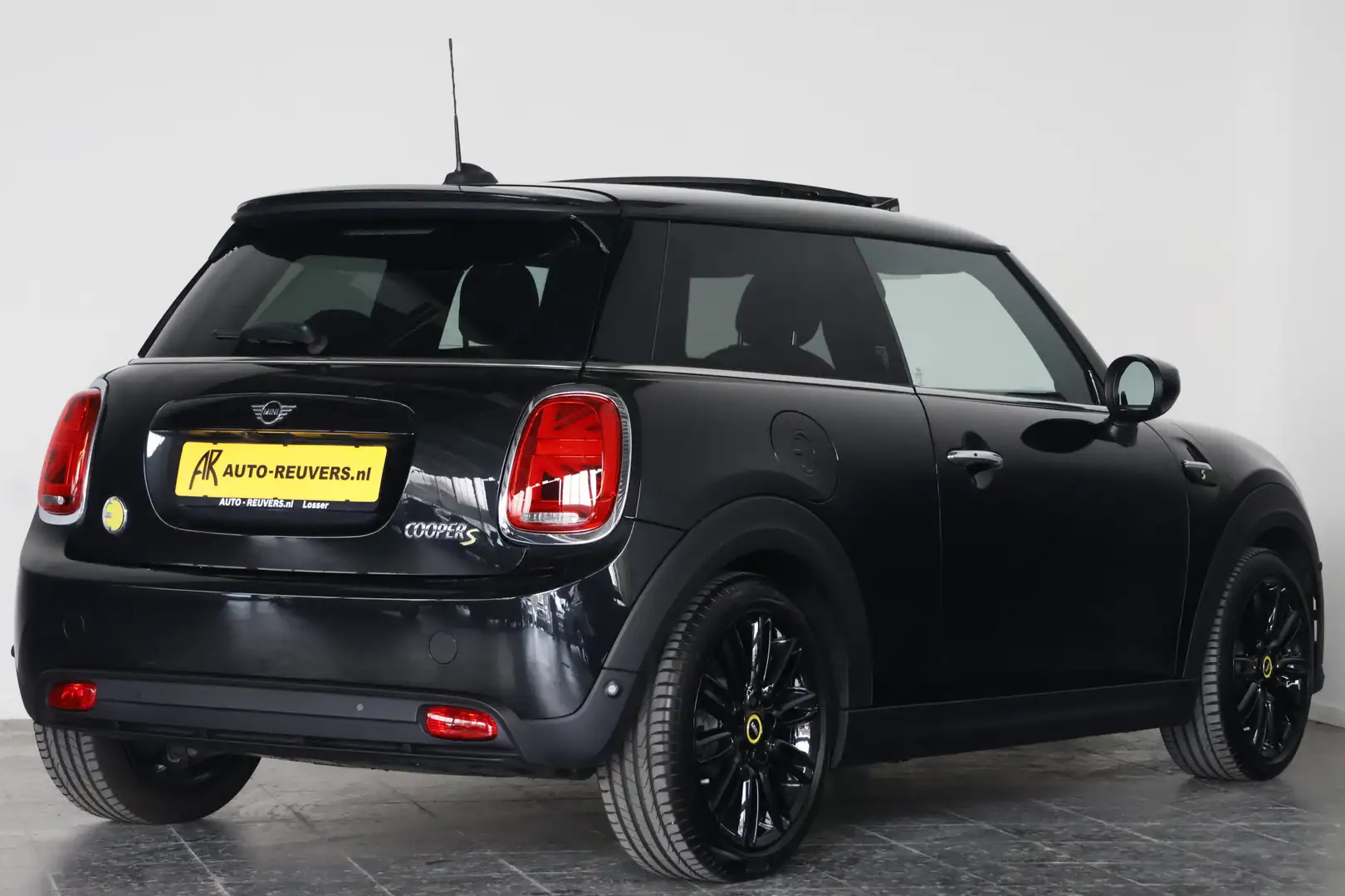 MINI Cooper E Electric MINI Yours 33 kWh / LED / Opendak / Leder Negro - 2