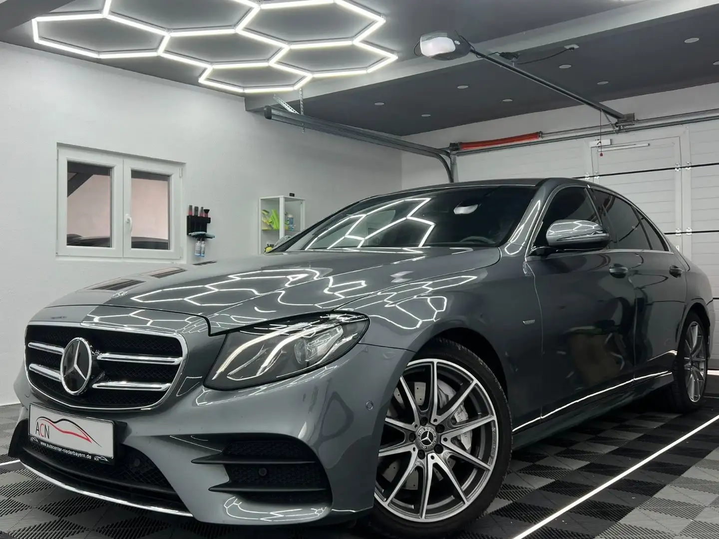 Mercedes-Benz E 350 d Lim. AMG-LINE/WIDESCREEN/DISTR+/FACELIFT Grau - 1