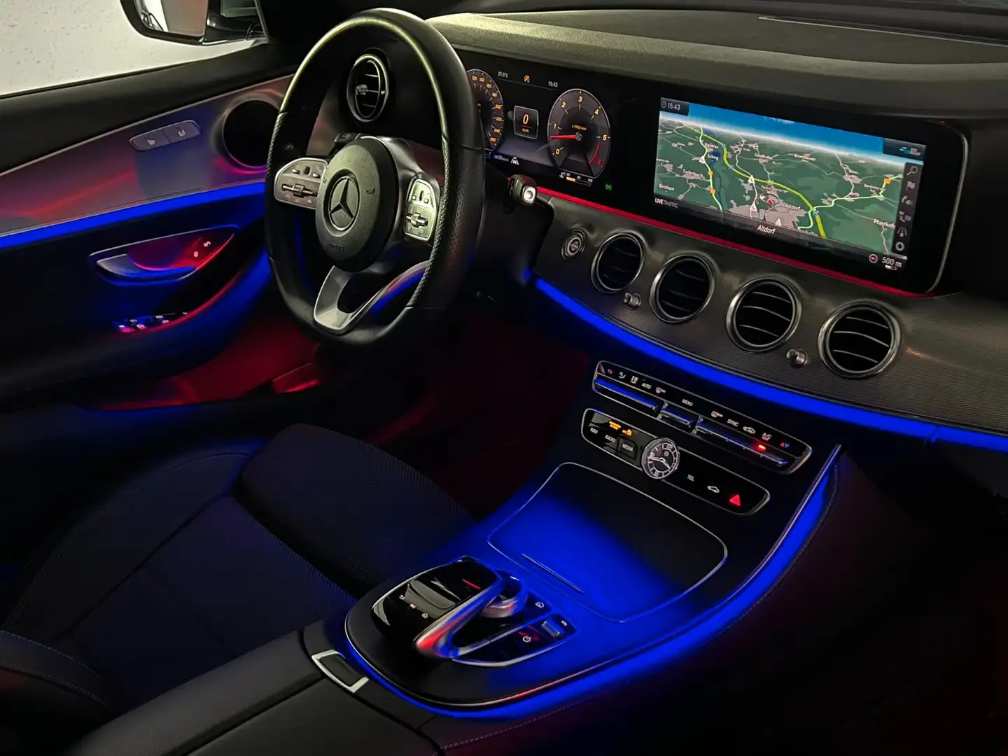 Mercedes-Benz E 350 d Lim. AMG-LINE/WIDESCREEN/DISTR+/FACELIFT Grau - 2