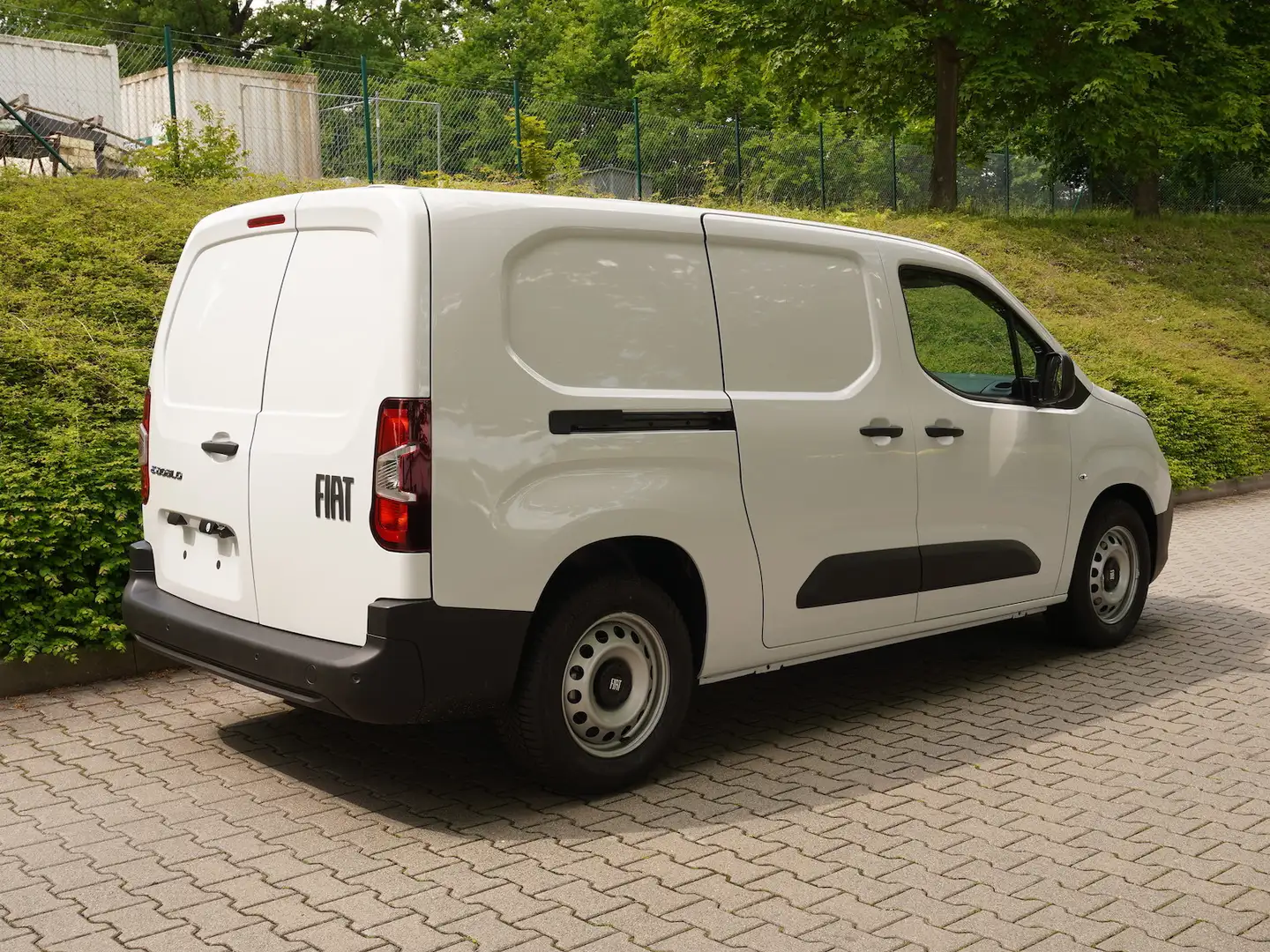 Fiat E-Doblo Maxi L2 / 3-Sitzer / Allwetterreifen Weiß - 2