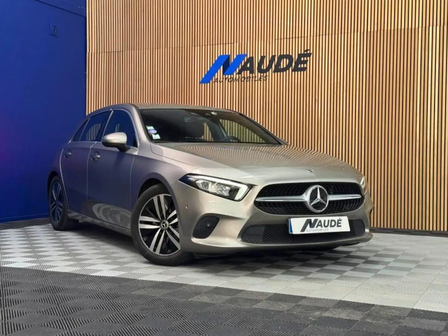 Mercedes-Benz A 200 A200 163 CH BVA 7G-DCT Progressive Line - immat france Grau - 1