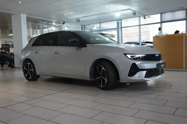 Opel Astra view 6