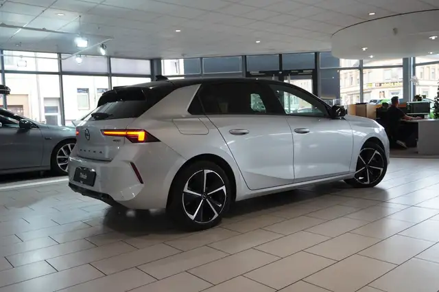 Opel Astra view 8