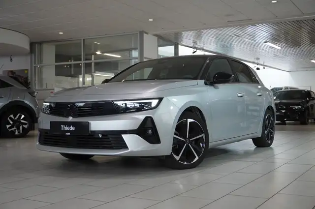Opel Astra view 3