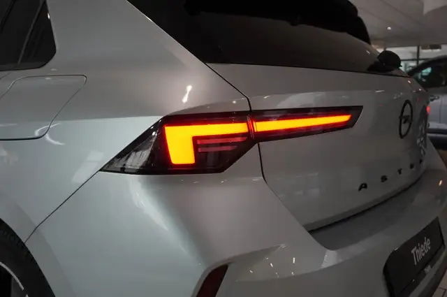 Opel Astra view 10