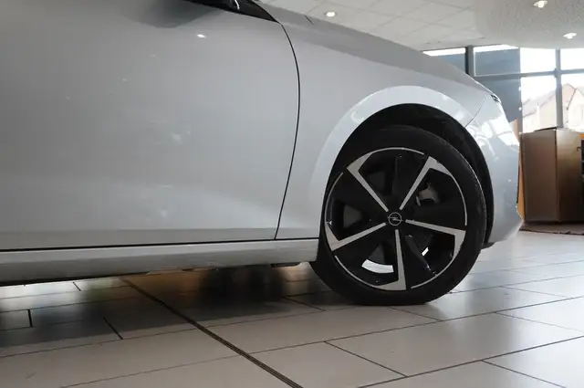 Opel Astra view 7