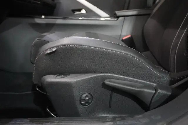 Opel Astra view 15