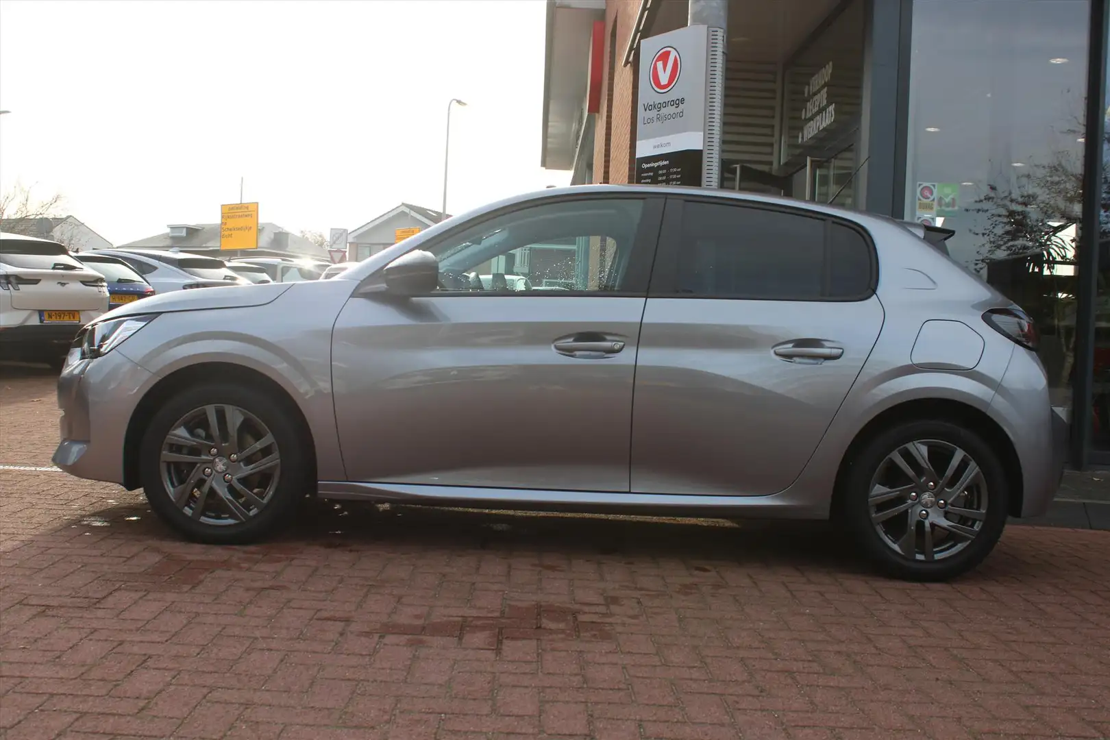 Peugeot 208 1.2 PureTech *Active* | Carplay | Navigatie | Crui Gris - 2