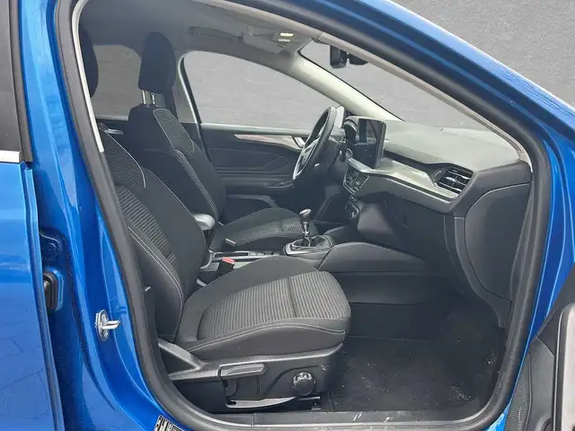 Ford Focus view 3