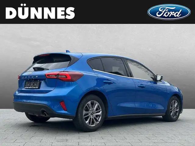 Ford Focus view 2