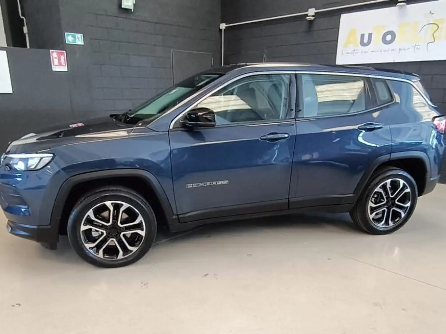 Jeep Compass Compass 1.5 turbo t4 mhev Altitude 2wd 130cv dct Albastru - 2