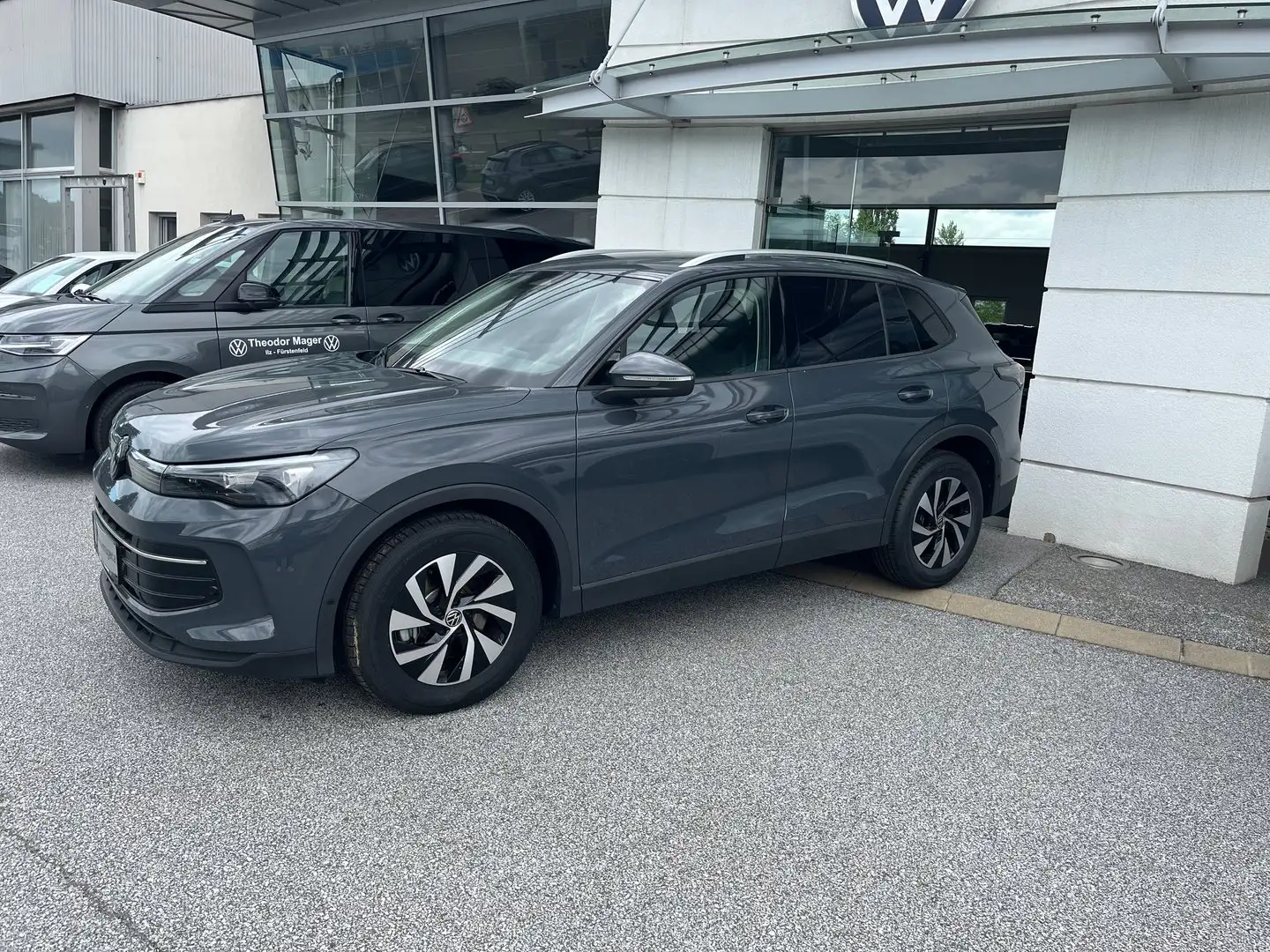 Volkswagen Tiguan Friends TDI DSG Grau - 2