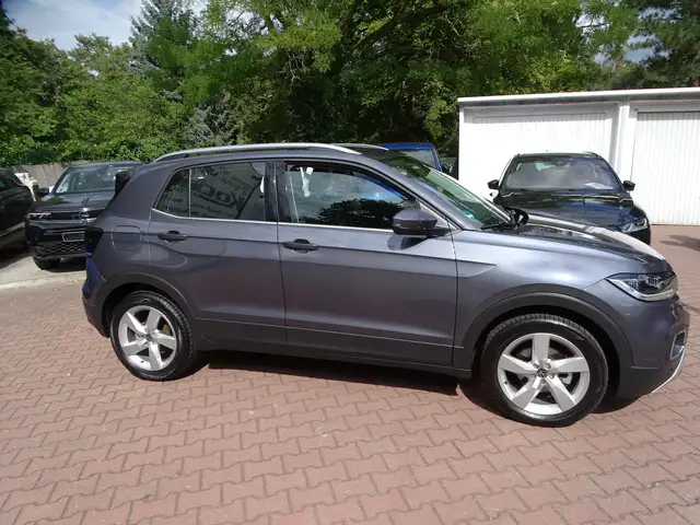 Volkswagen T-Cross view 3