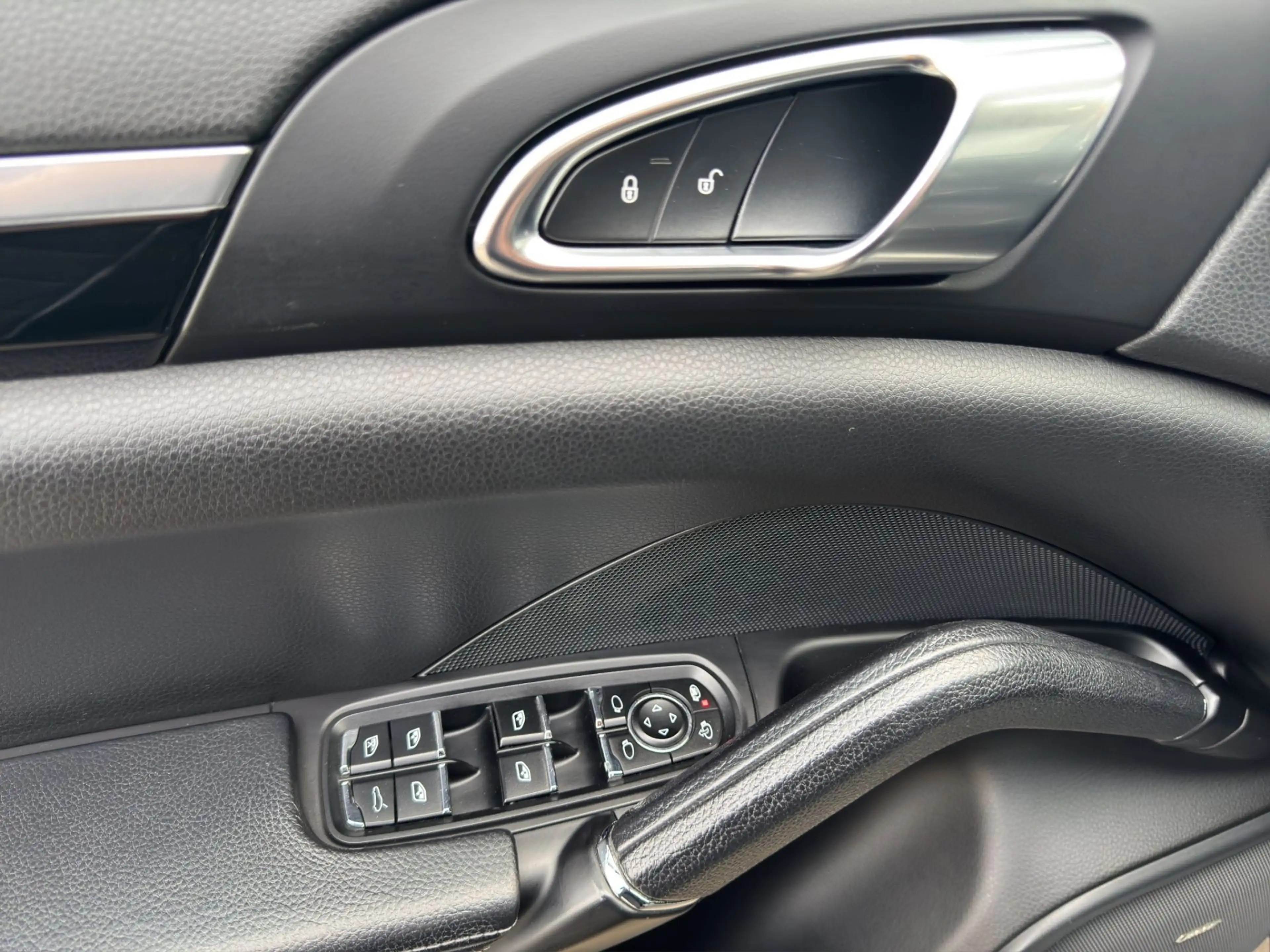 Porsche Cayenne S Diesel Platinum Edition — photo 15