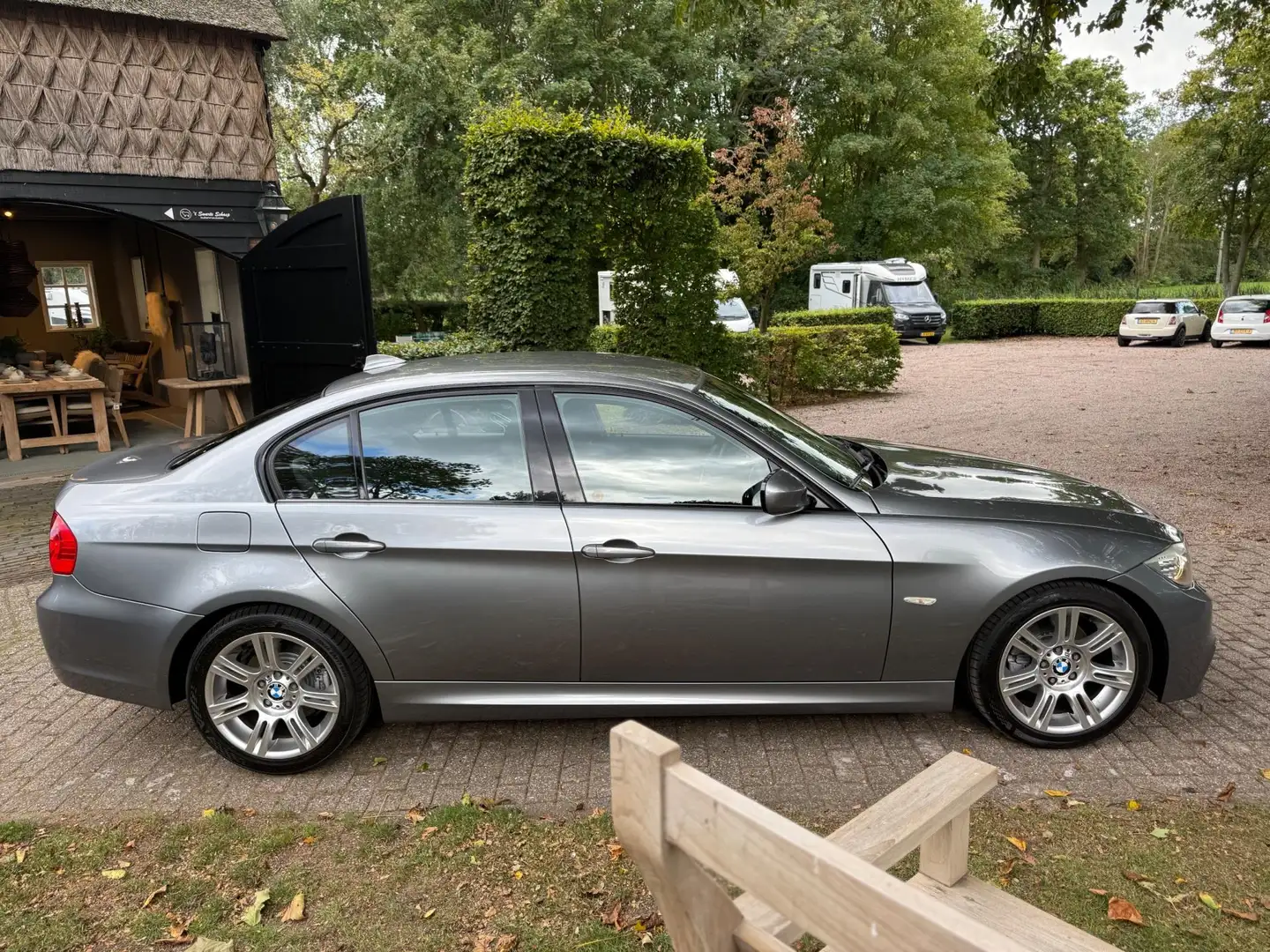 BMW 318 3-serie 318i Corporate Lease M Sport Edition-Airco Grijs - 2