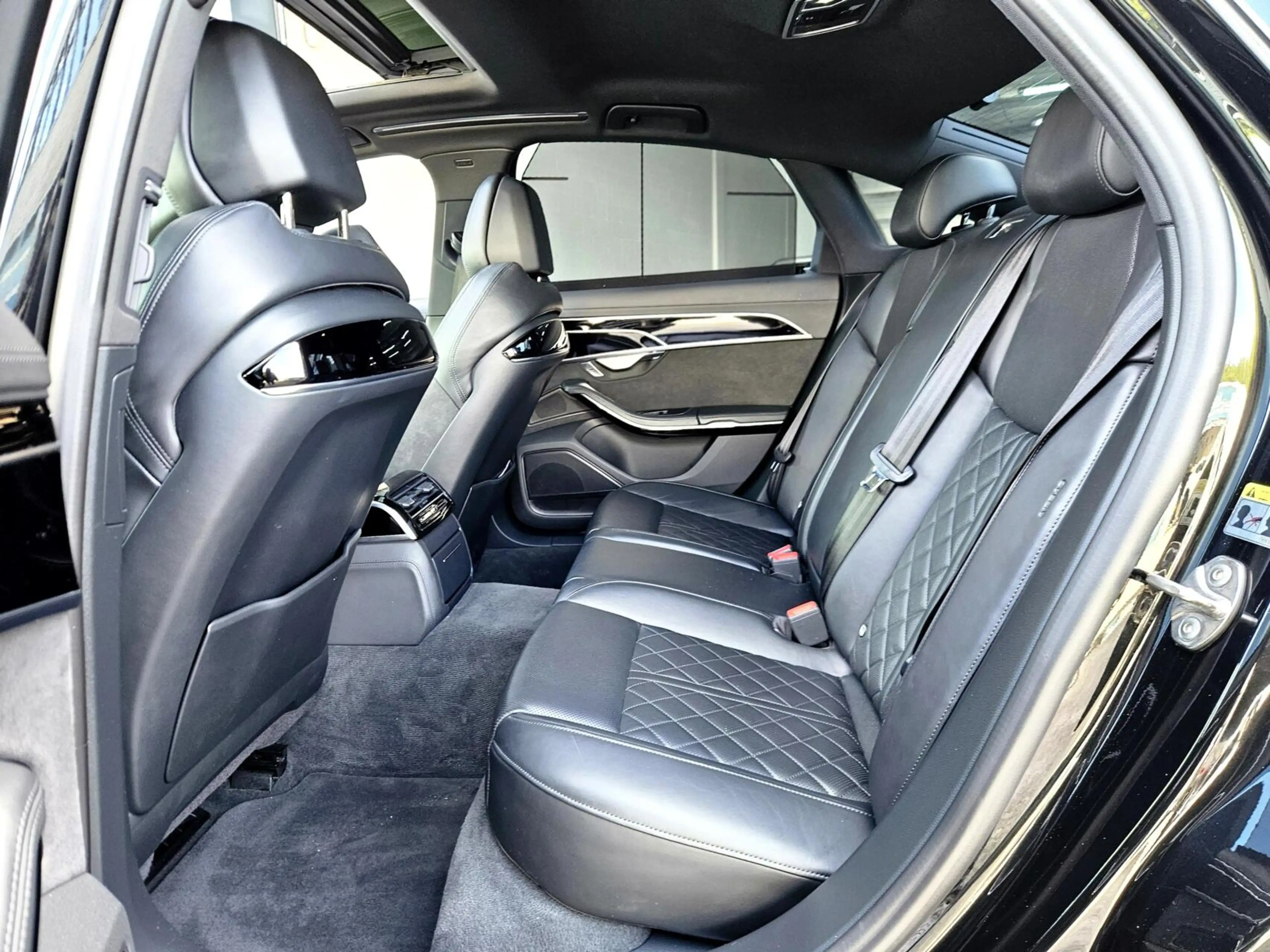 Audi A8 60 TFSI e Quattro S-Line Pro Line Plus — photo 14