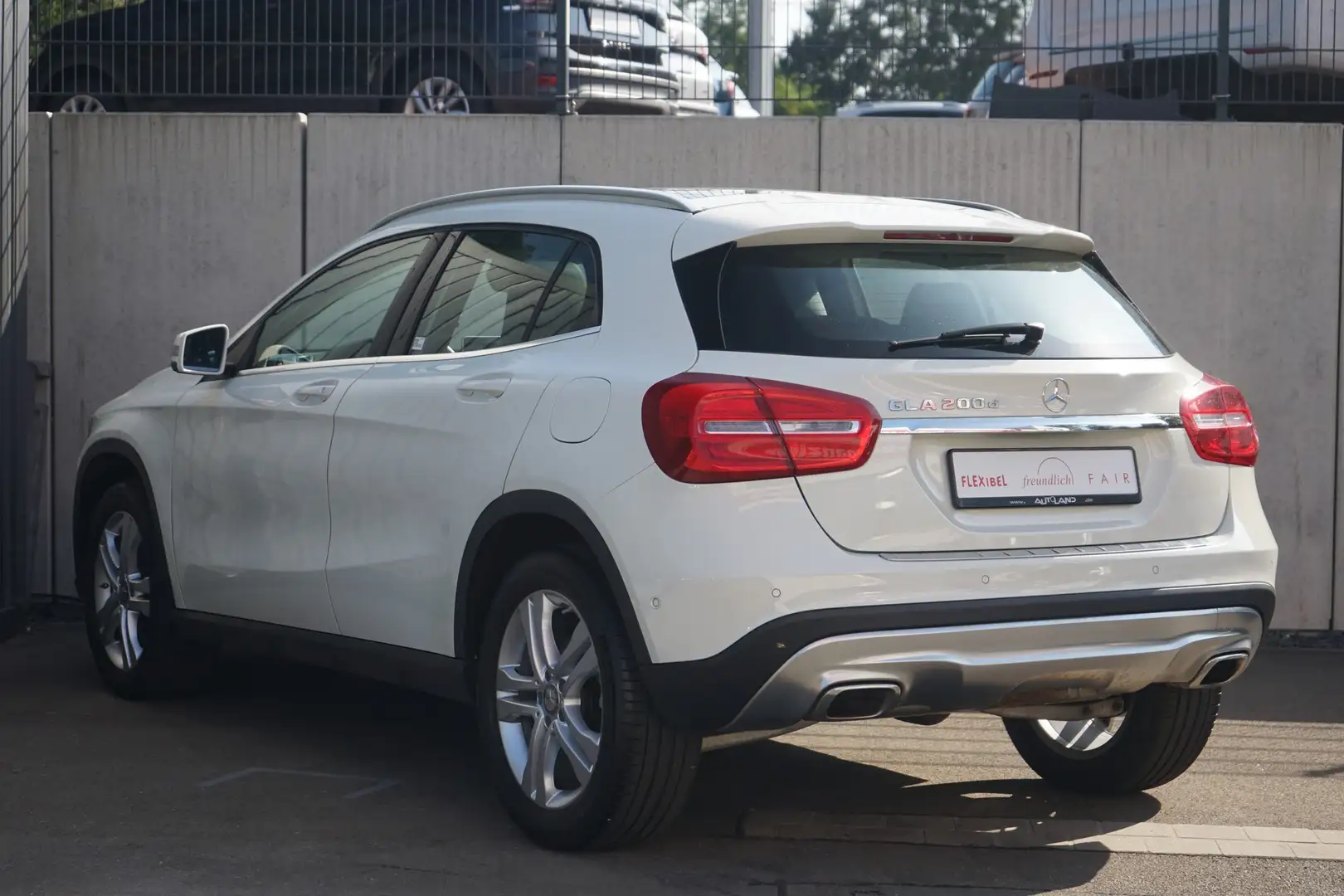 Mercedes-Benz GLA 200 d Navi Sitzheizung Bi-Xenon Panorama Blanc - 2