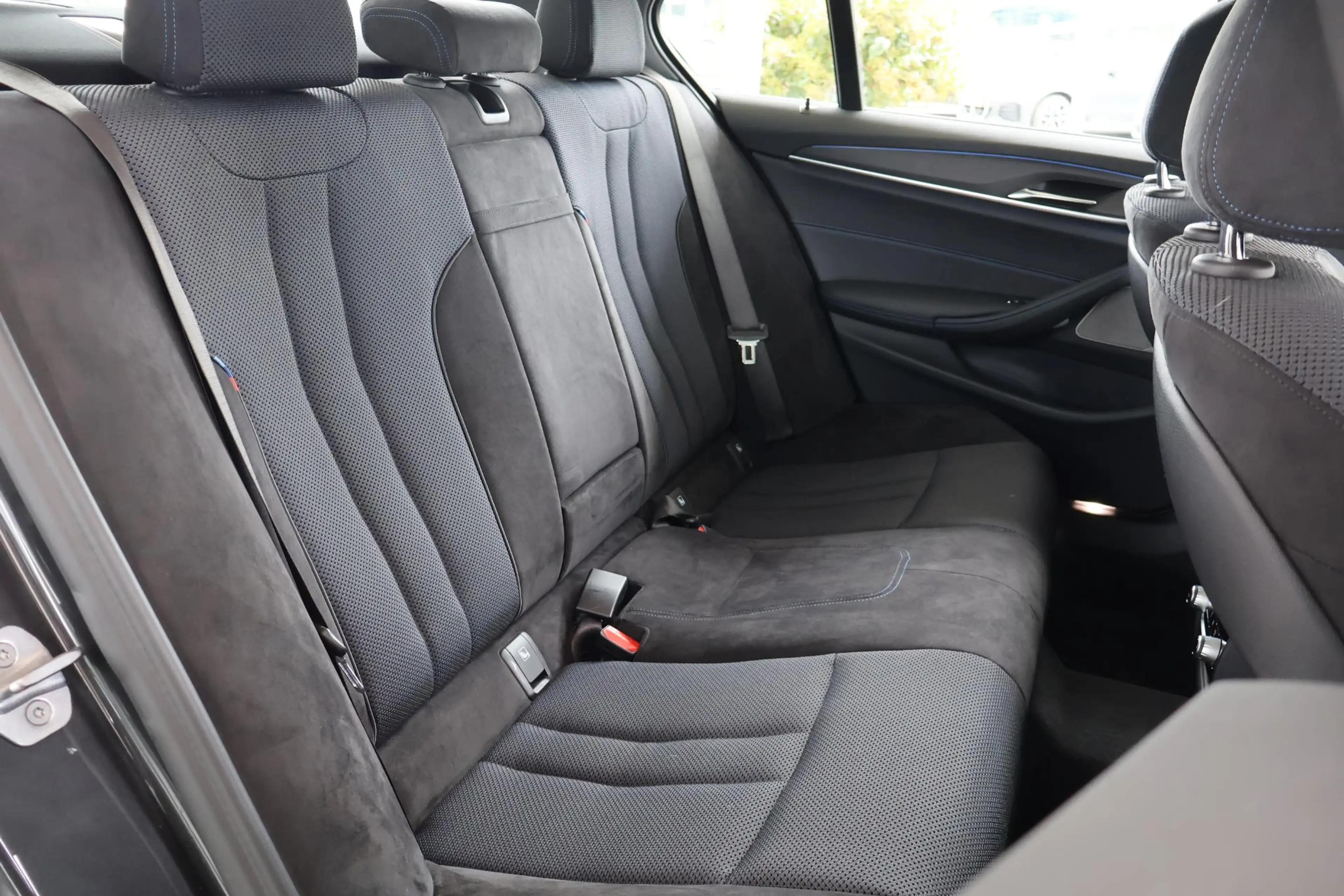 BMW 545 5 Serie 545e xDrive | M Sport | Panorama Dak | Sto — photo 10