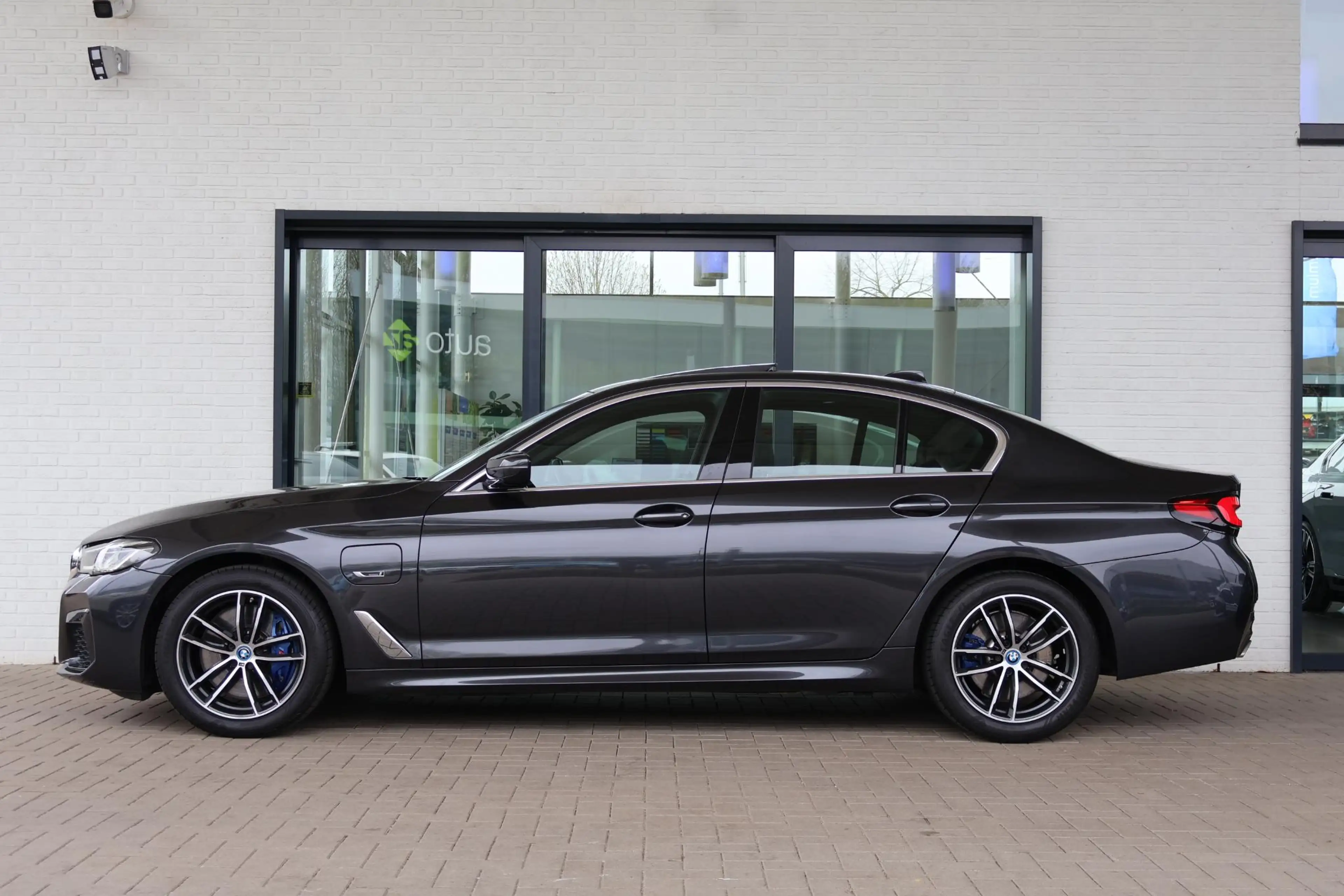 BMW 545 5 Serie 545e xDrive | M Sport | Panorama Dak | Sto — photo 5