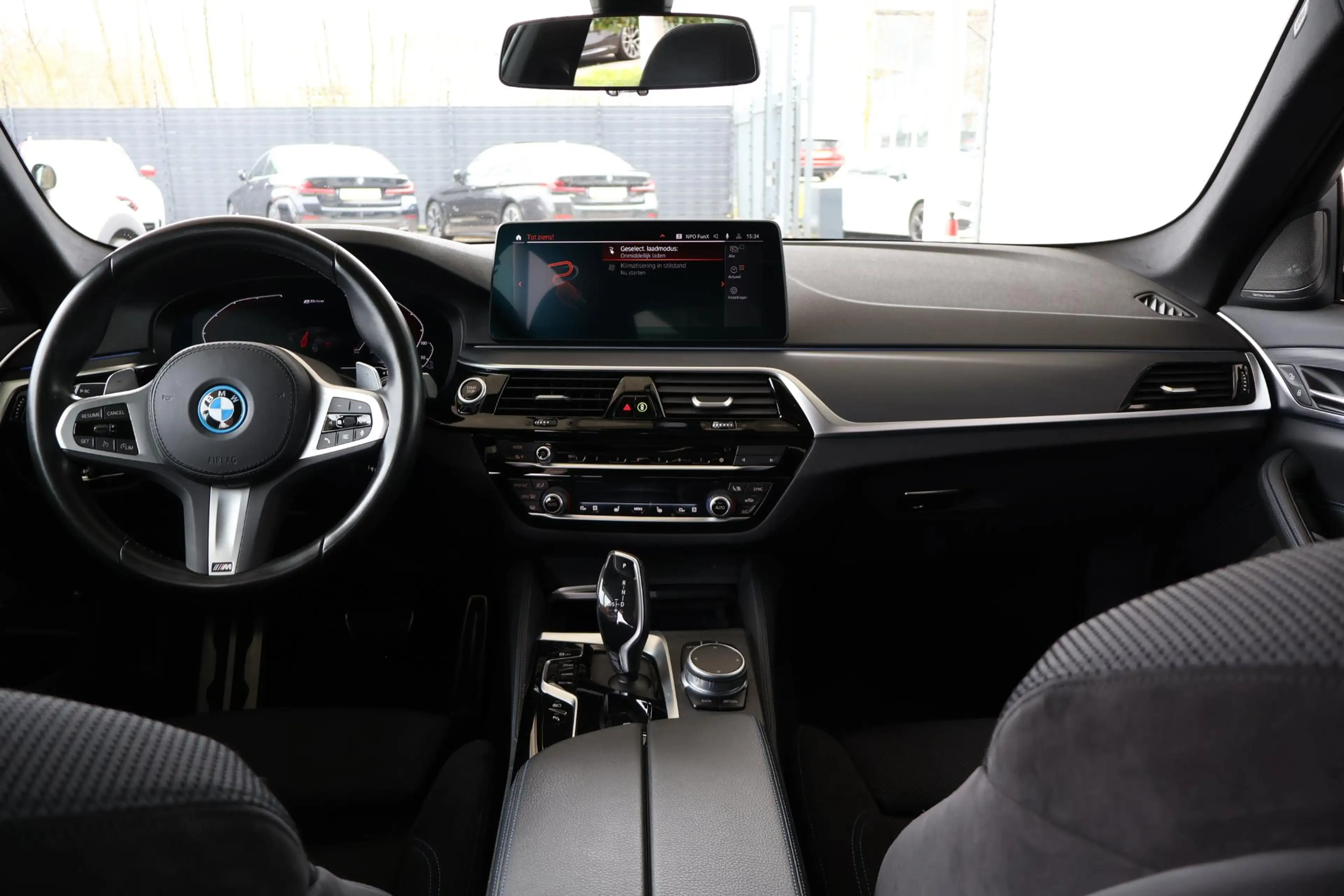 BMW 545 5 Serie 545e xDrive | M Sport | Panorama Dak | Sto — photo 12