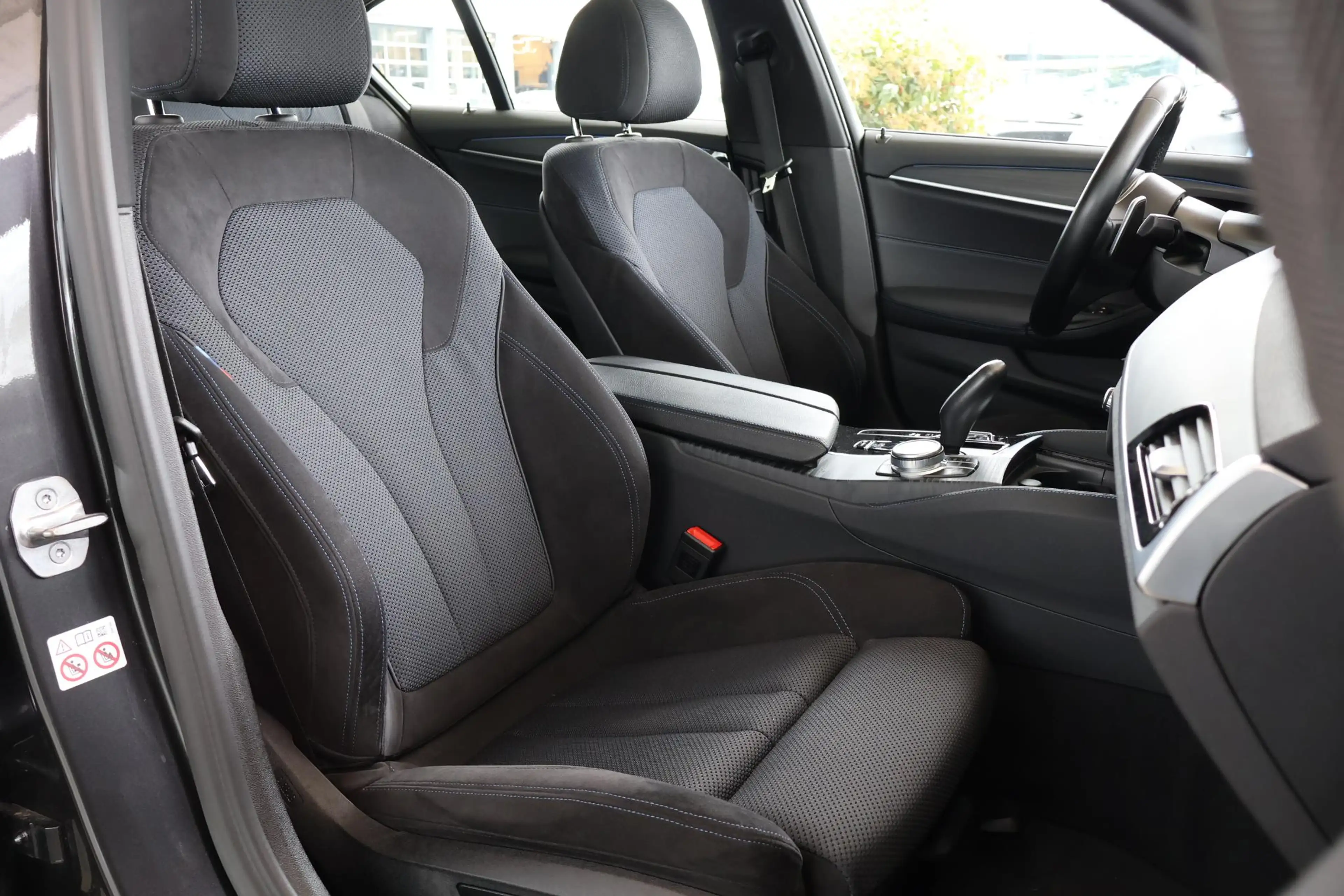 BMW 545 5 Serie 545e xDrive | M Sport | Panorama Dak | Sto — photo 9