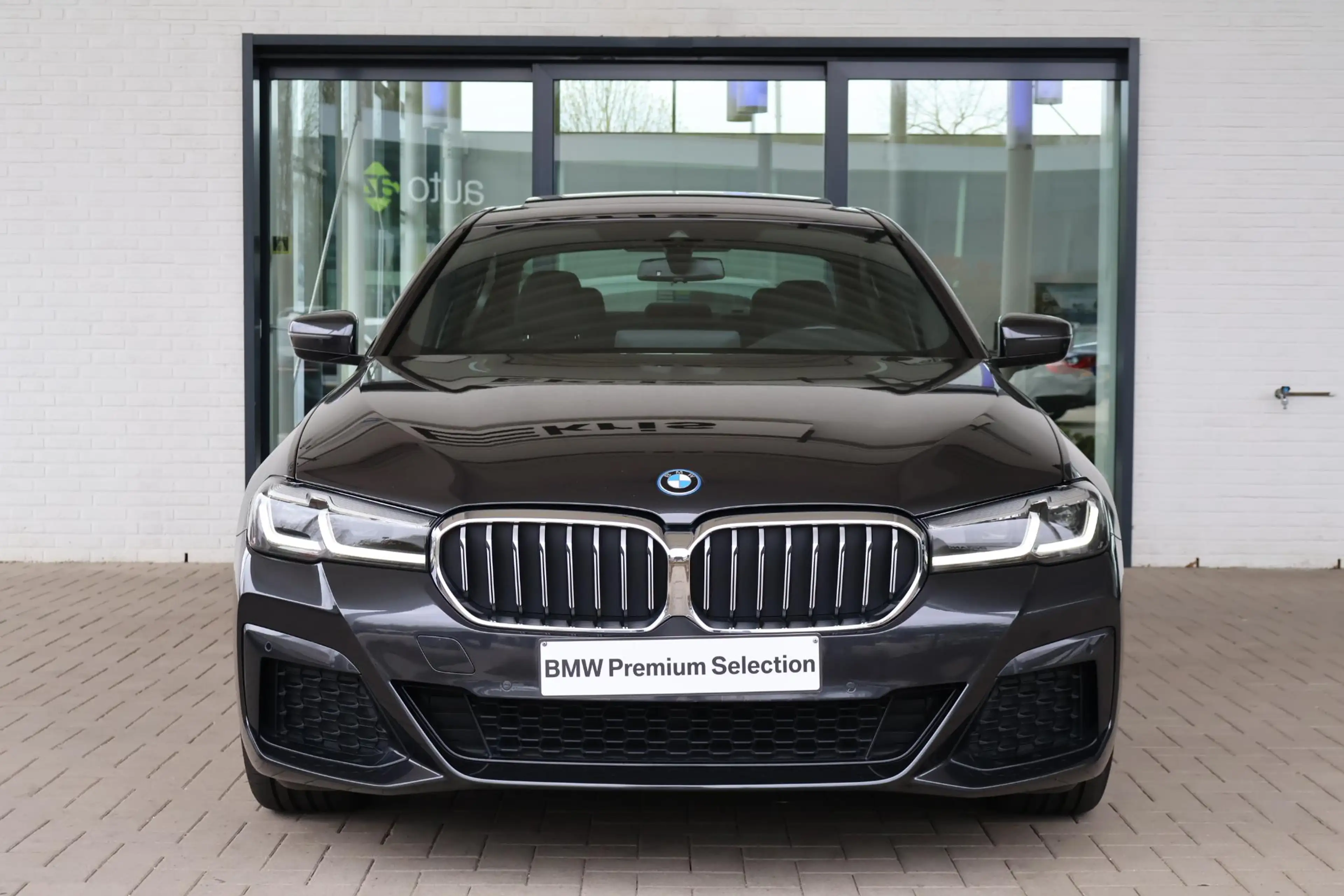 BMW 545 5 Serie 545e xDrive | M Sport | Panorama Dak | Sto — photo 3