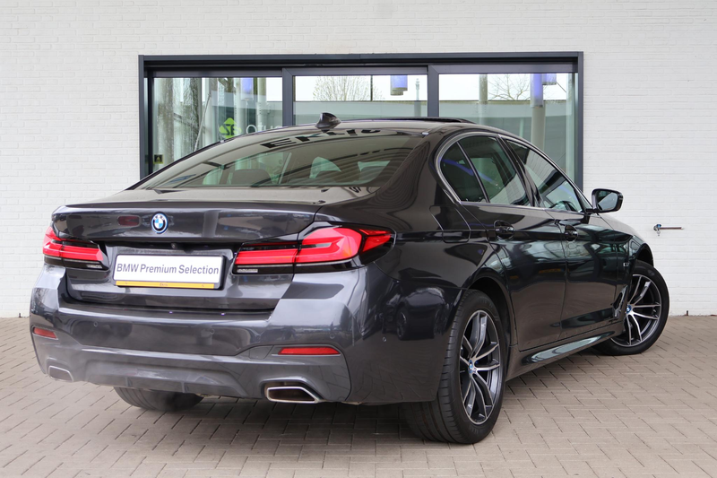 BMW 545 5 Serie 545e xDrive | M Sport | Panorama Dak | Sto — photo 2
