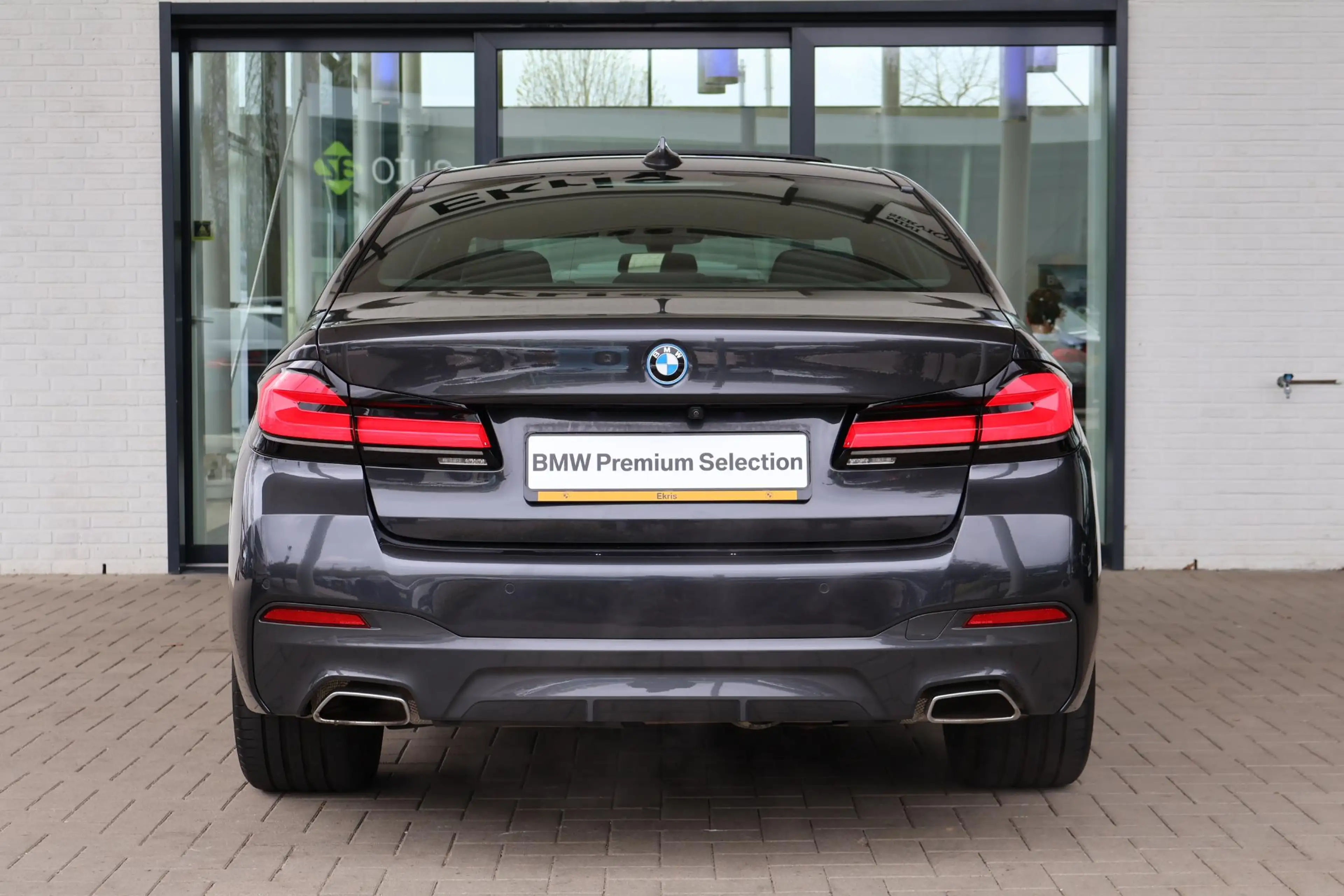 BMW 545 5 Serie 545e xDrive | M Sport | Panorama Dak | Sto — photo 4