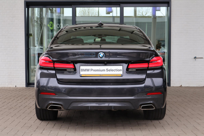 BMW 545 5 Serie 545e xDrive | M Sport | Panorama Dak | Sto — photo 4