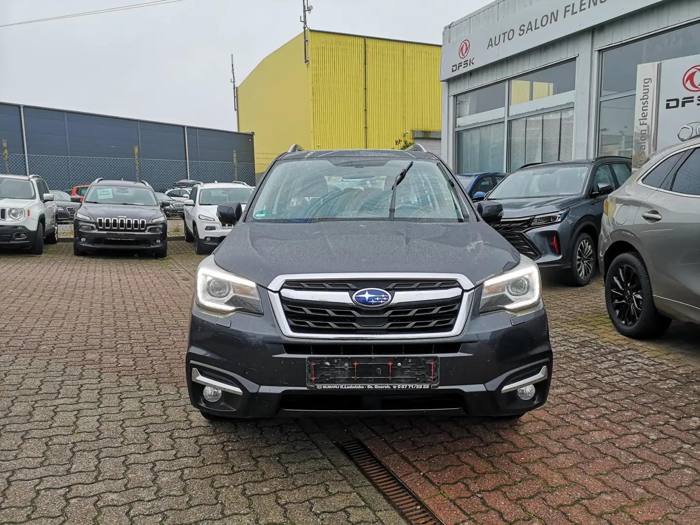 Subaru Forester Exclusive*Allrad*Automatik*Panorama*AHK 2.000KG Grau - 2