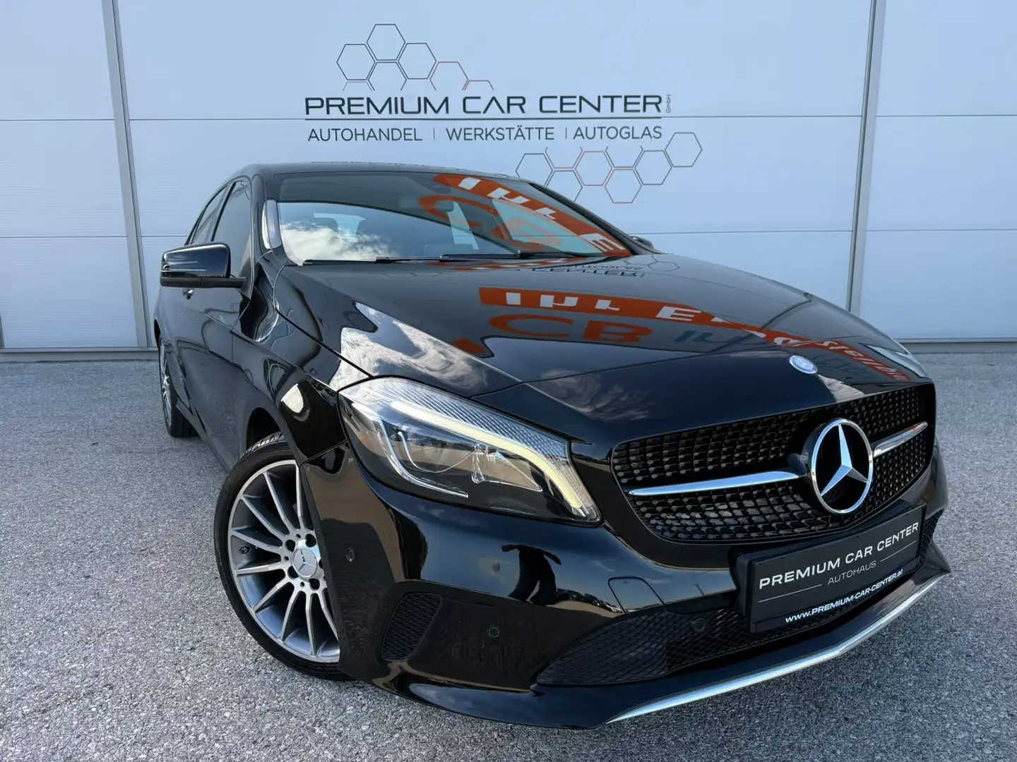 Mercedes-Benz A 200 A 200 d DIAMANT GRILL / LED-SCHEINWERFER / SITZHZG. / PARKPILOT Schwarz - 1