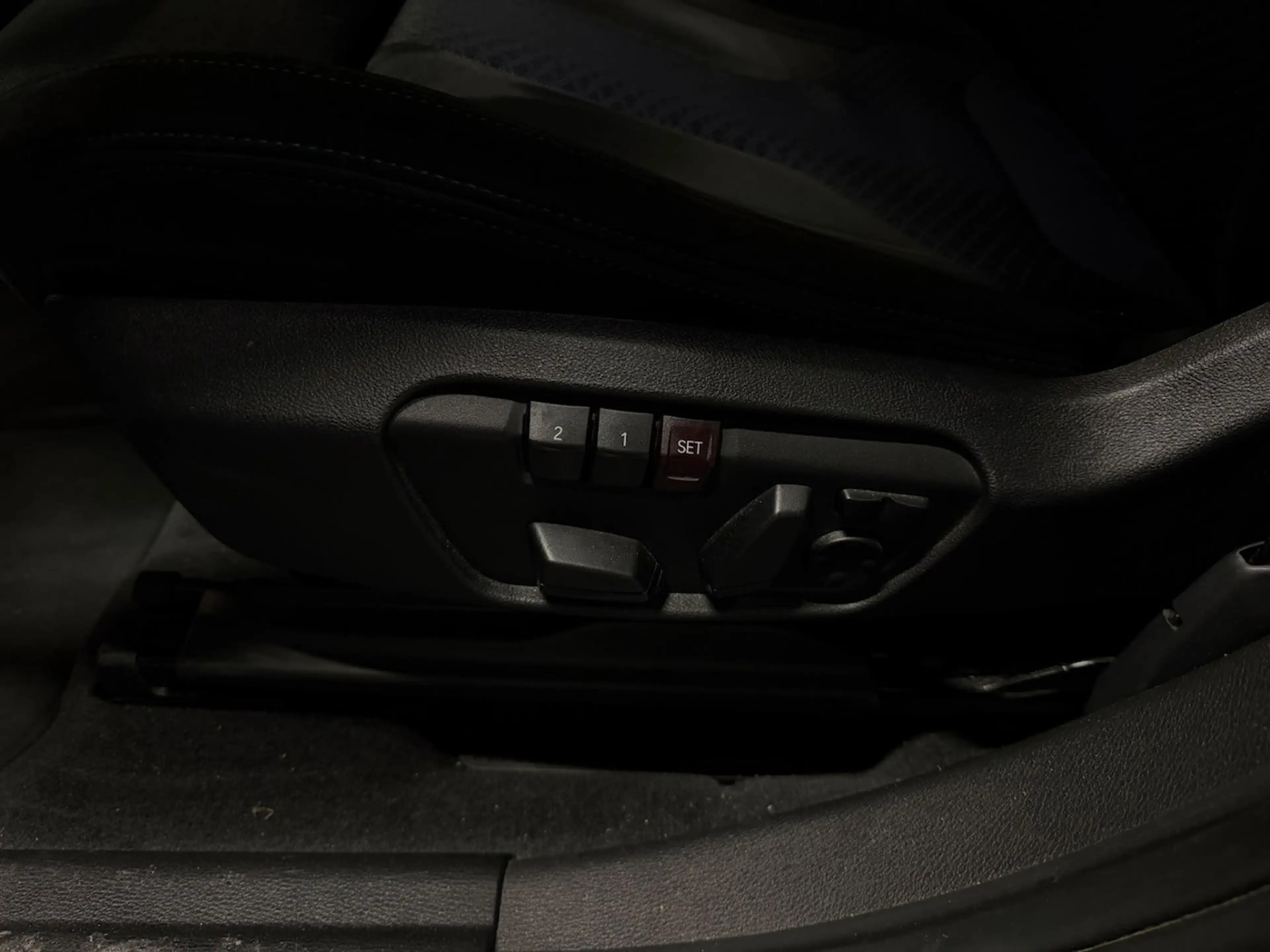 BMW X2 XDrive20i High Executive — photo 13