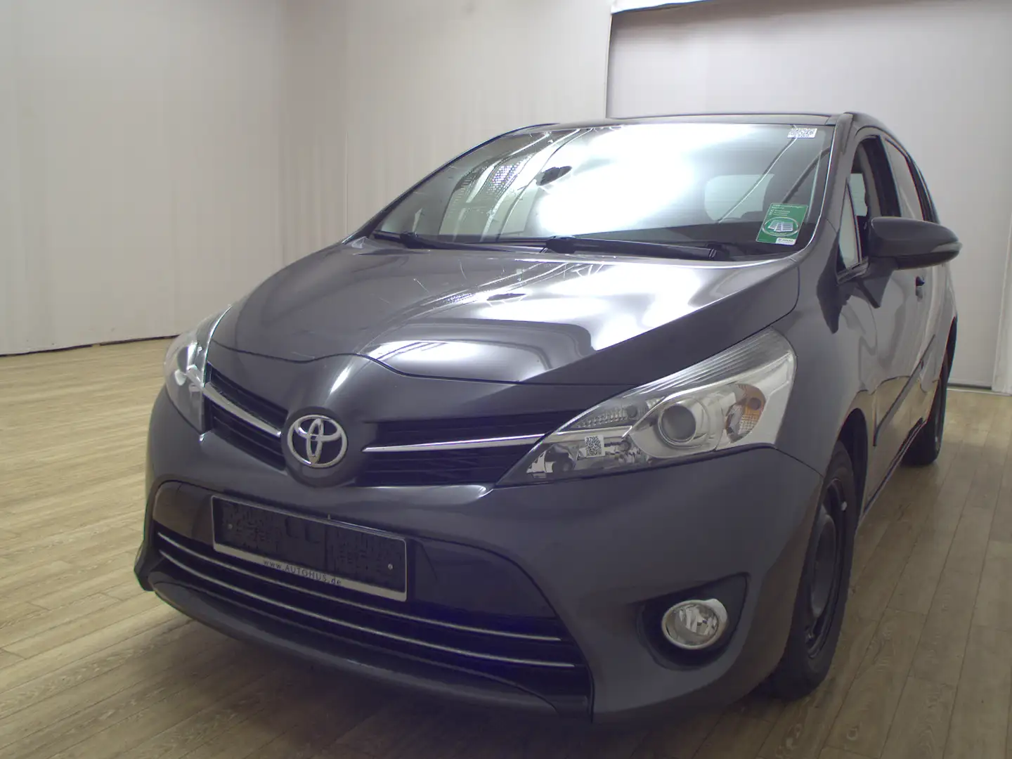 Toyota Verso 1.6 D-4D 5-Sitzer SkyView Edition Navi LM Gris - 2