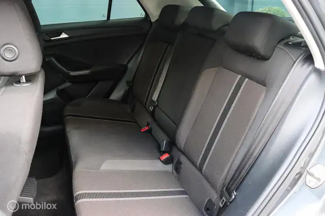 Volkswagen T-Roc view 7