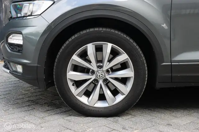 Volkswagen T-Roc view 15