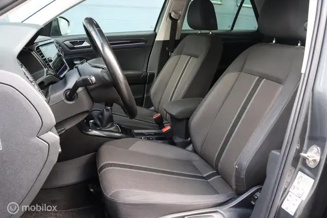 Volkswagen T-Roc view 6